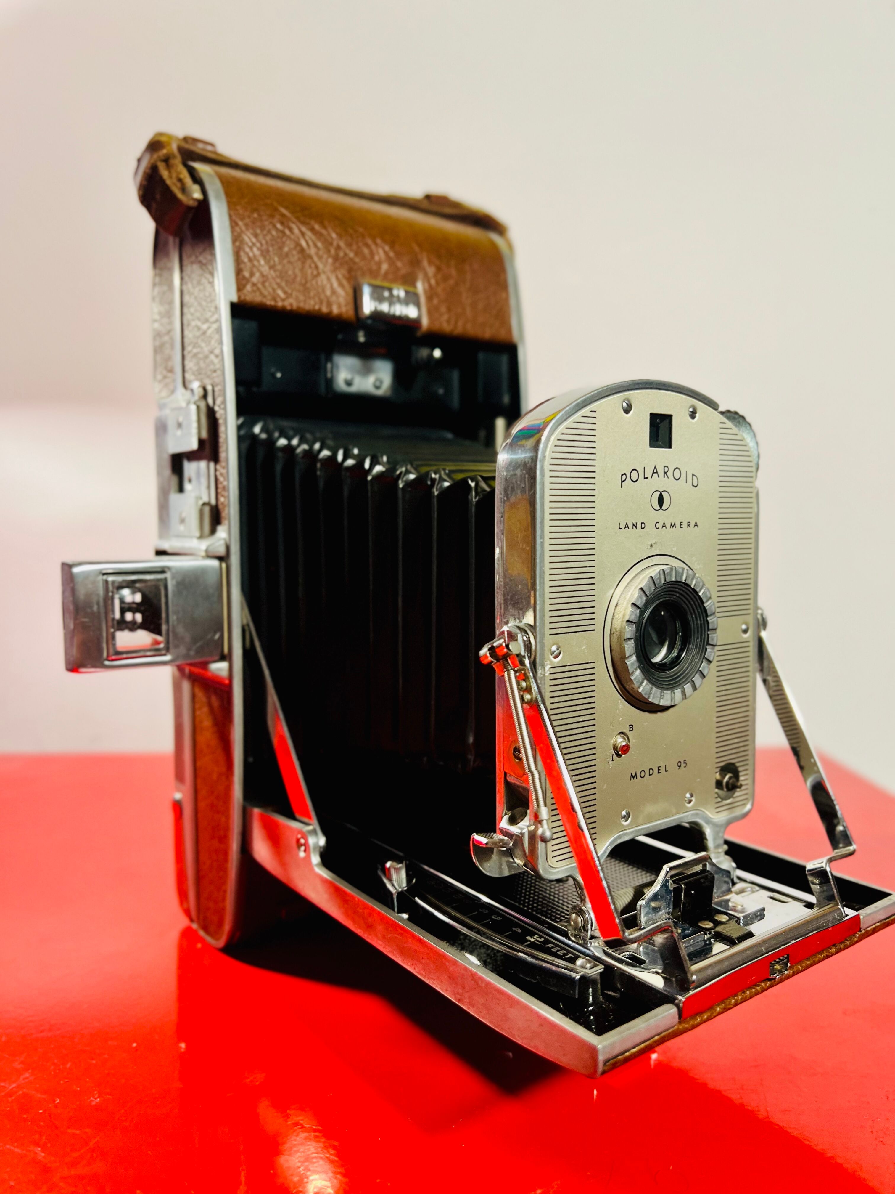 Polaroid land camera model 95