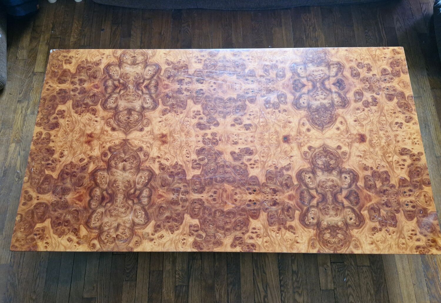 Italian design coffee table in burl wood by Roche Bobois, 1970s.