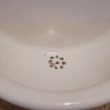 Hand wash wall fountain