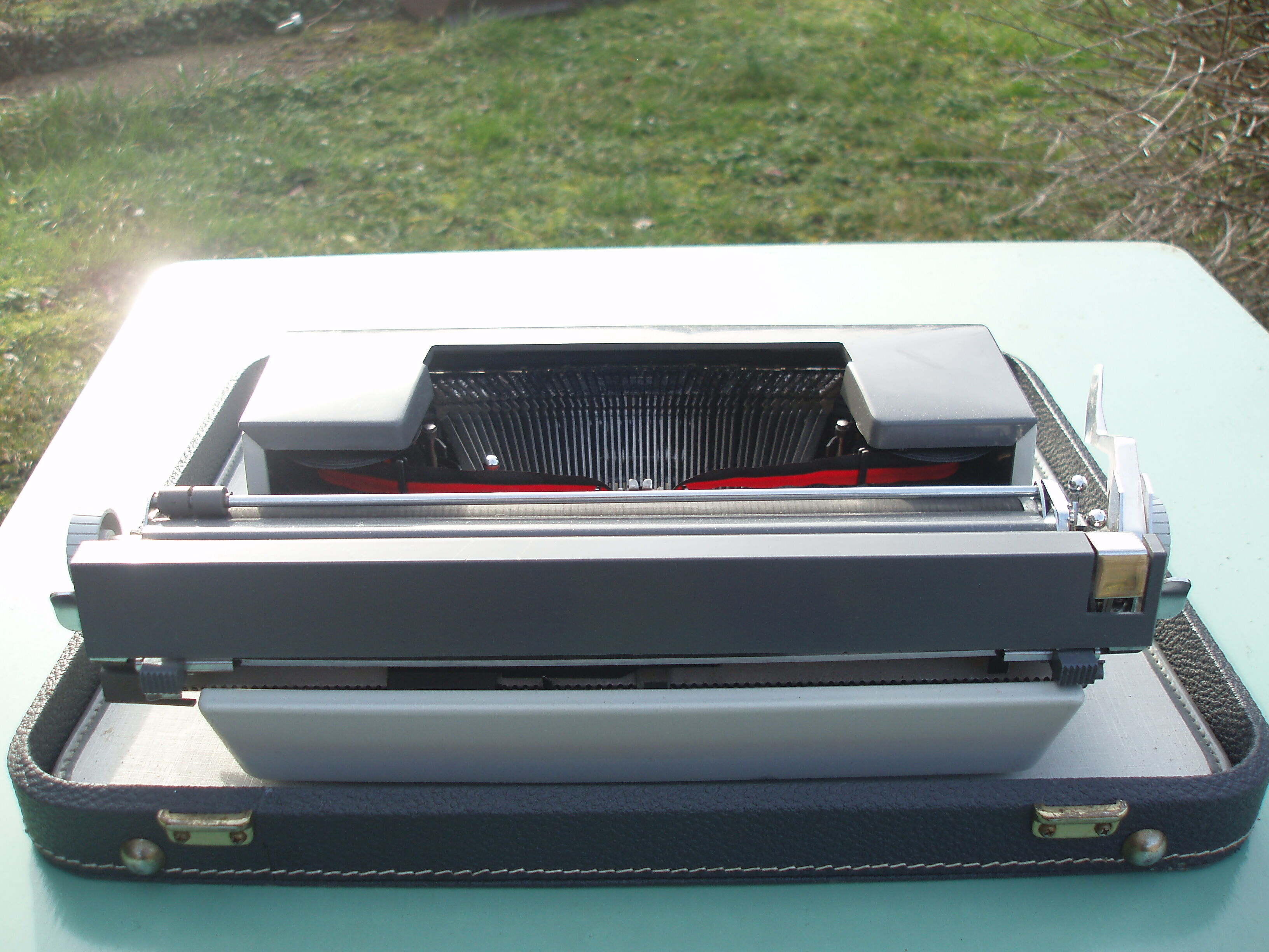 Typewriter in very good condition revised japy inter with his satchel