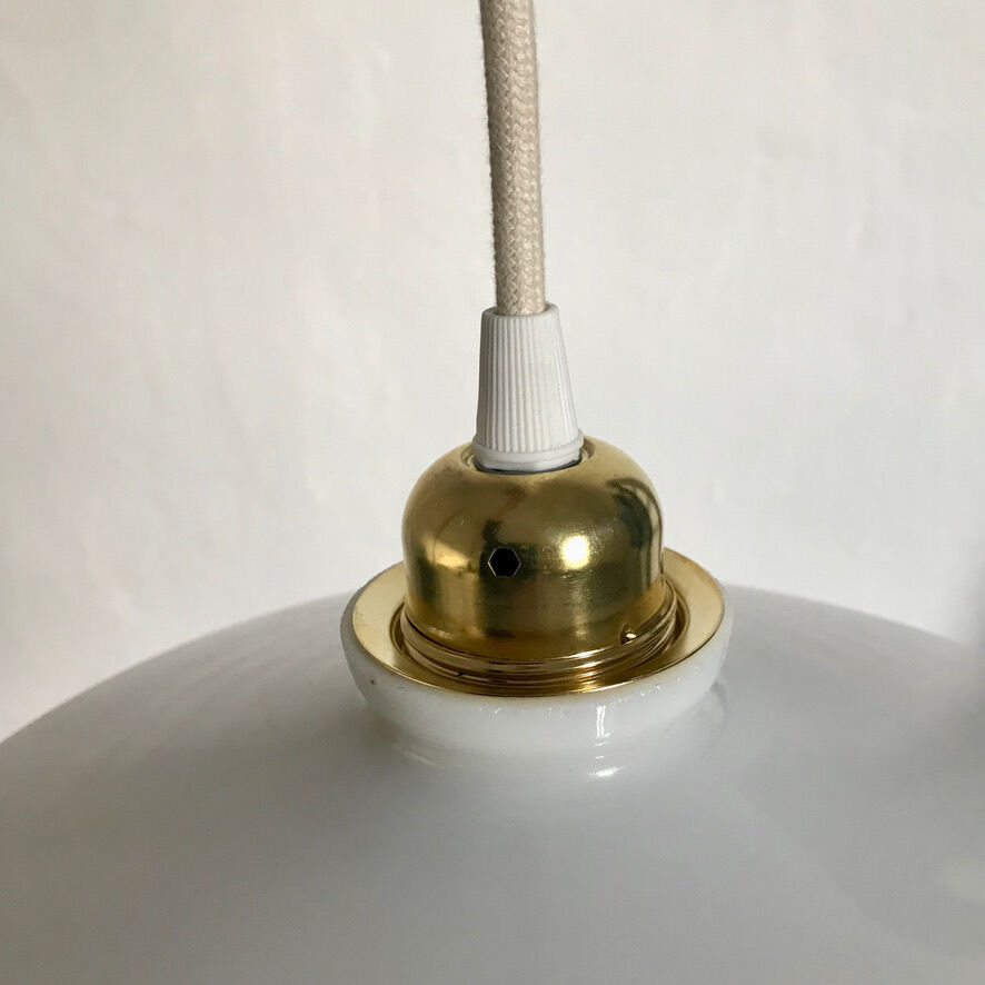 Flat opaline suspension