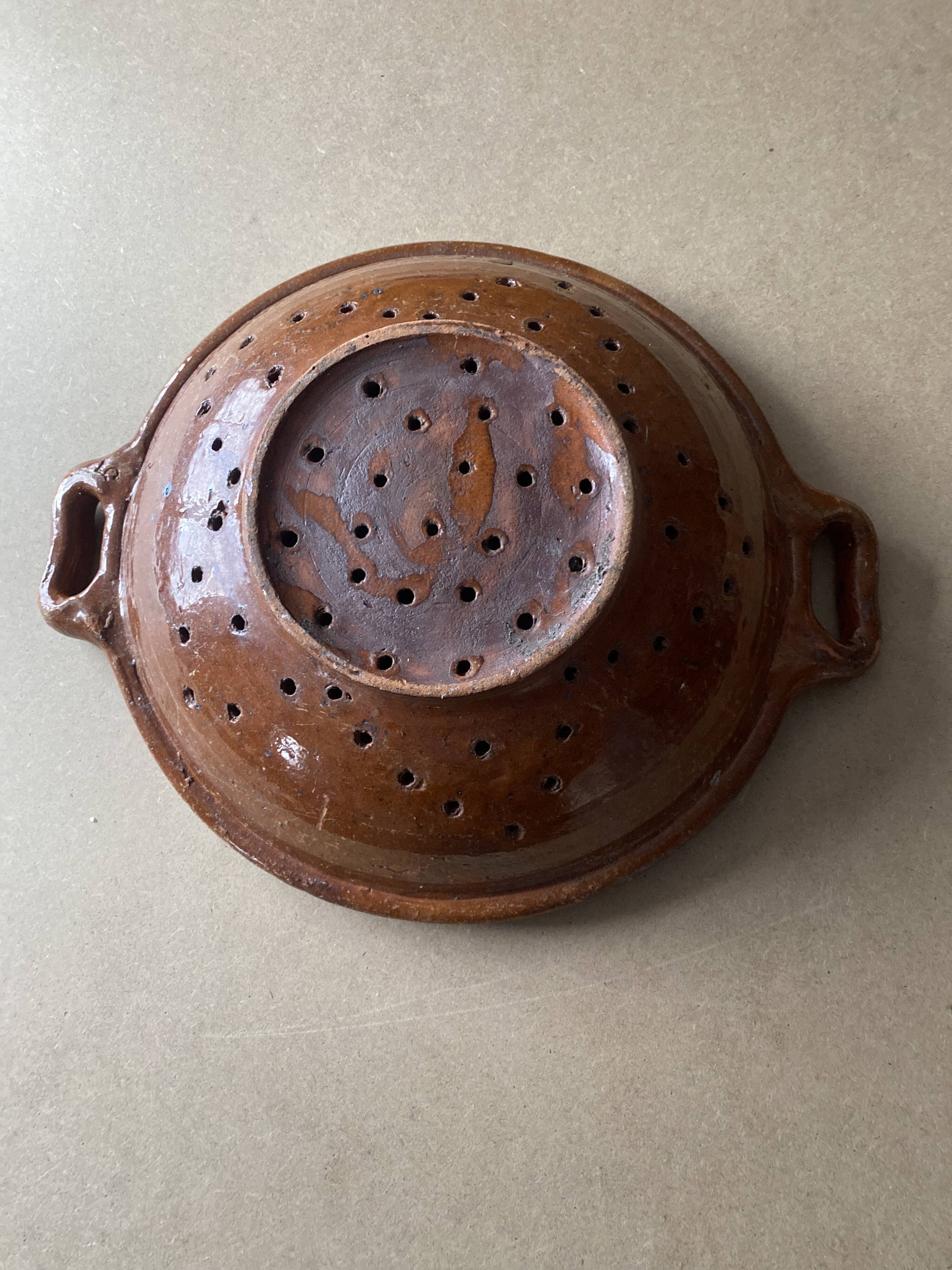 Glazed earthenware drainer