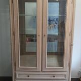 Display case in whitewashed oak