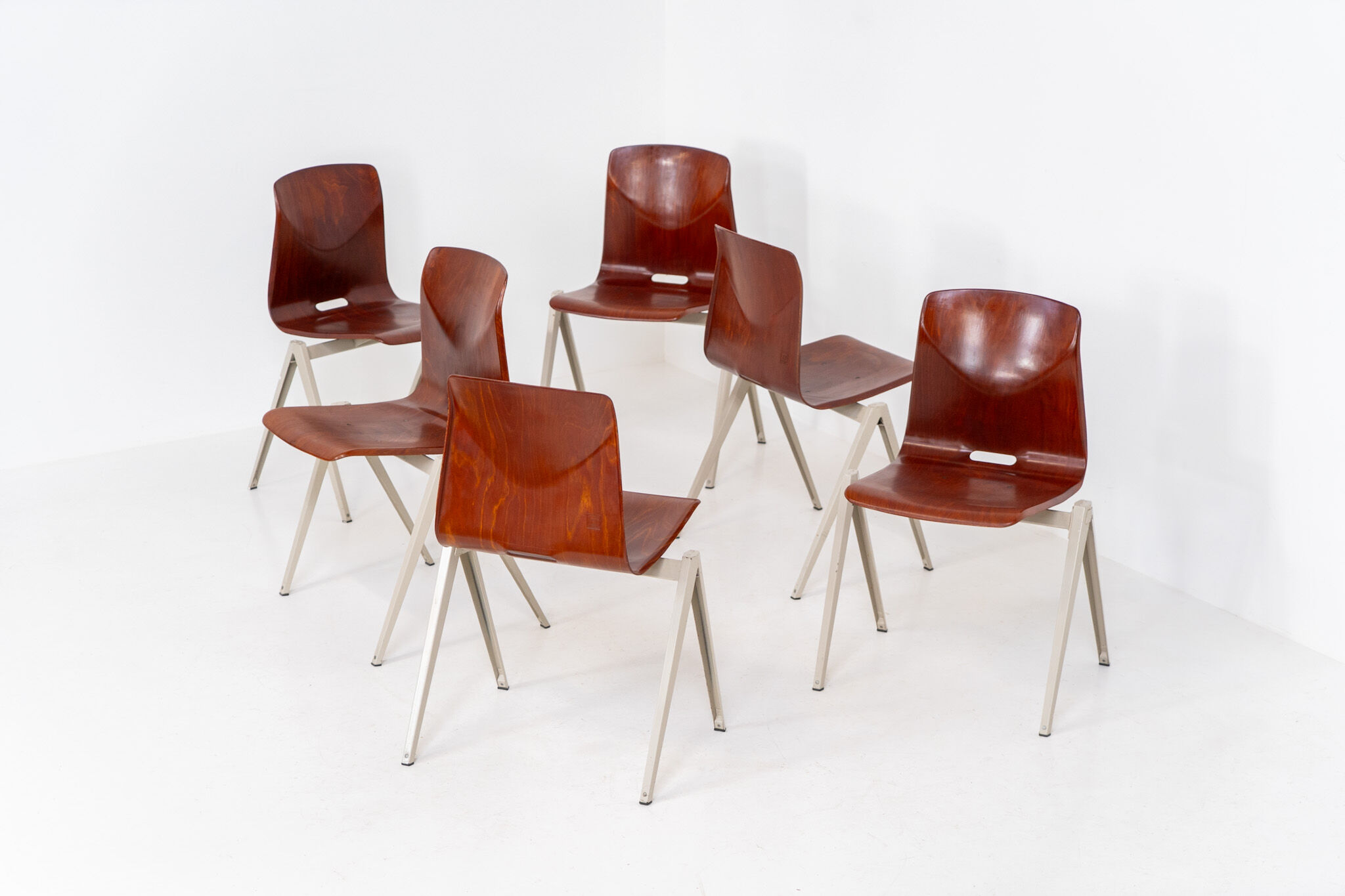 Ensemble de 6 chaises de salle à manger industrielles "S22" par Pagholz