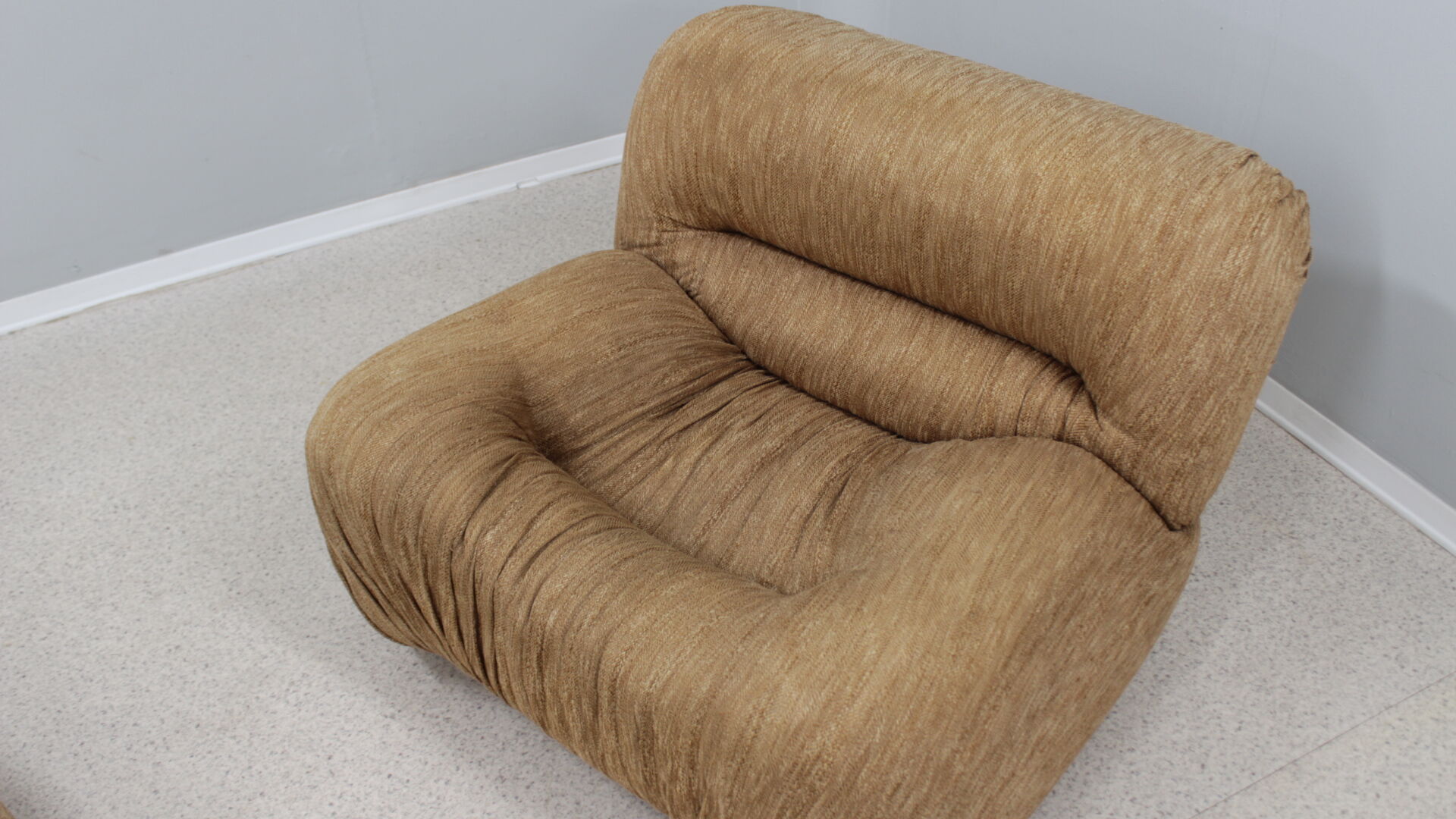 Pair of armchairs by Giuseppe Rossi di Albizzate, 1970s