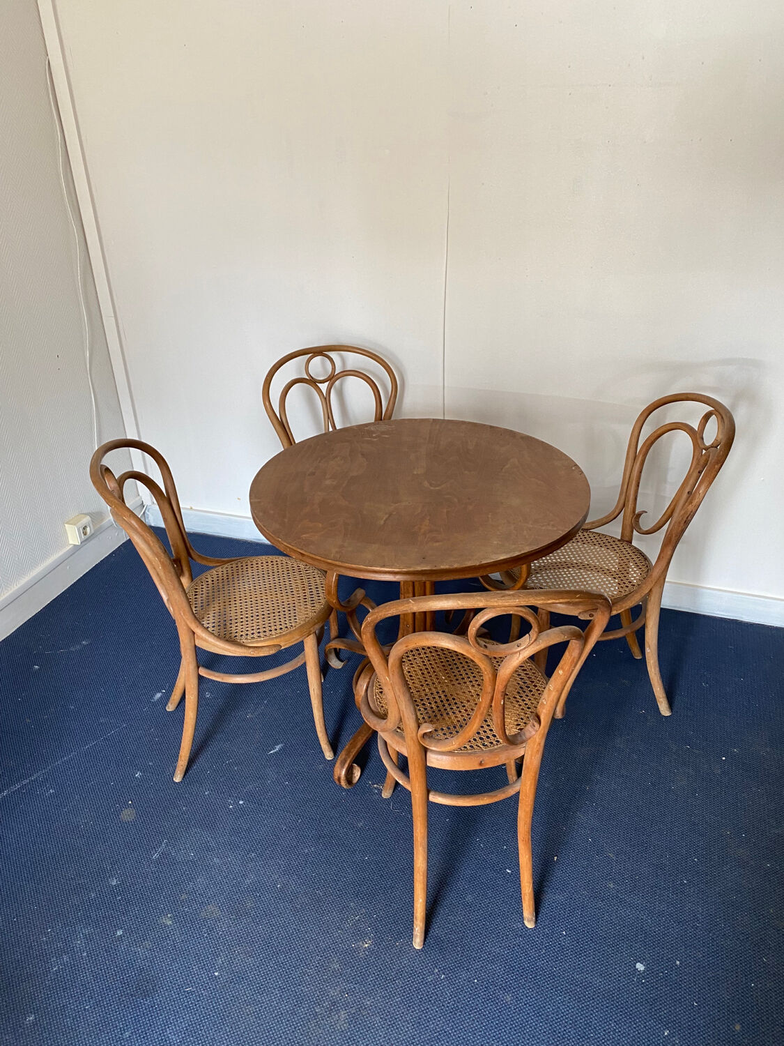 Vintage table and 4 chairs set