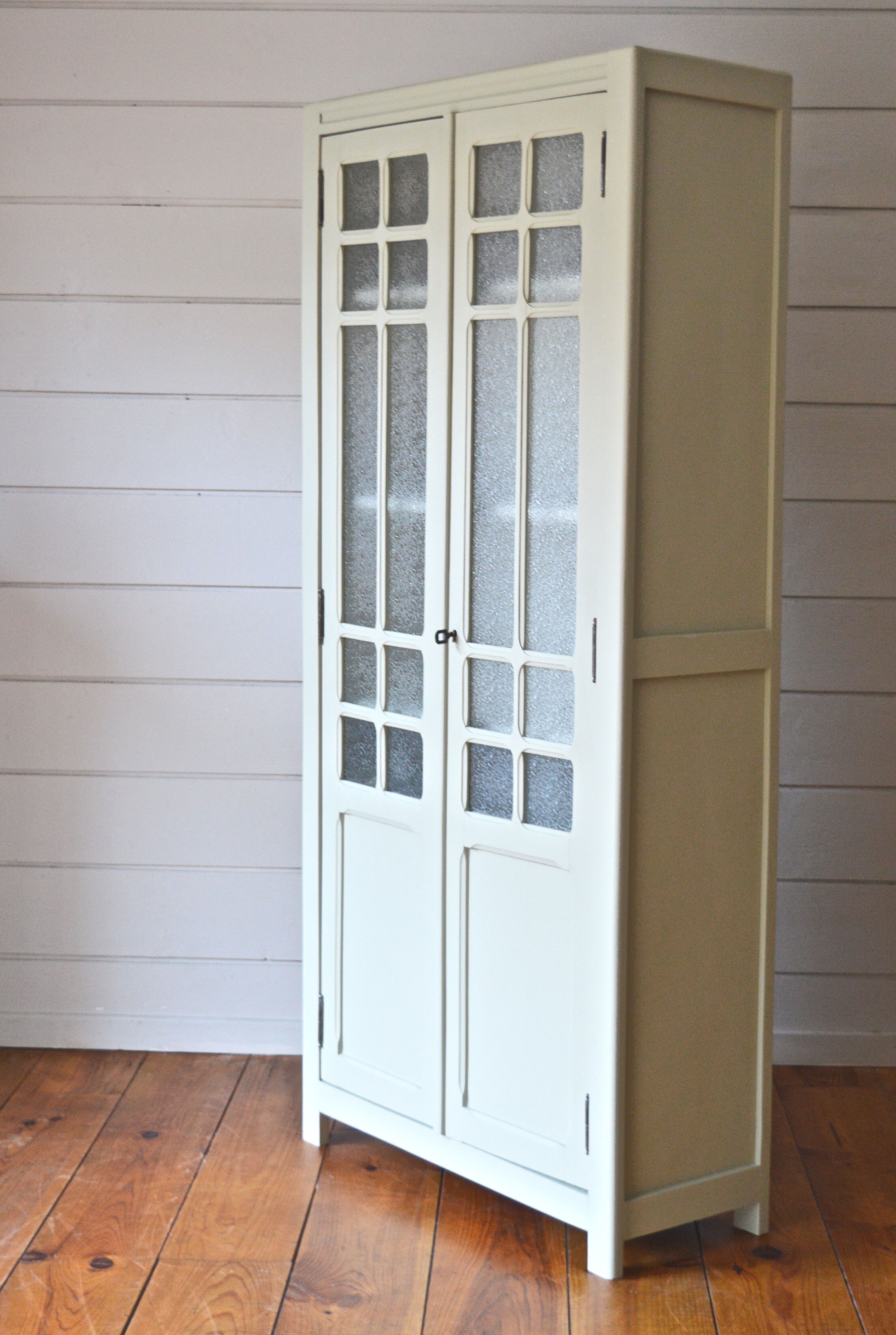Armoire vitrée