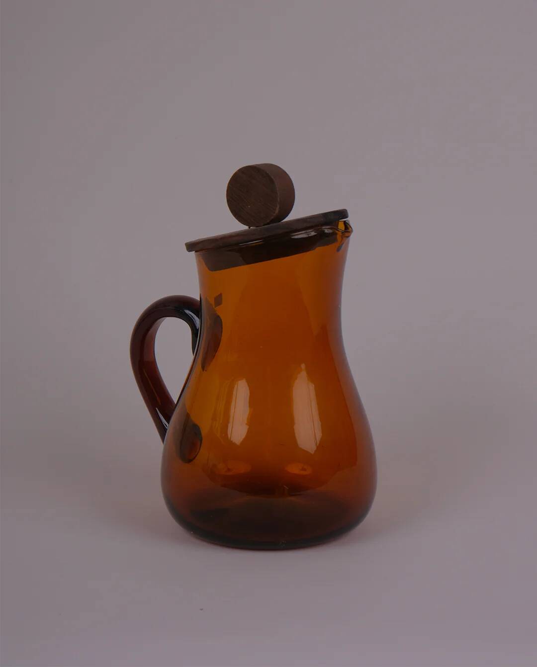 Pichet en verre ambré