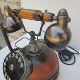 Reproduction of an old telephone in the early 1900s