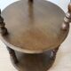 Table d’appoint vintage en bois tourné à trois niveaux meuble ancien style
