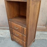 Small accent piece, chest of drawers