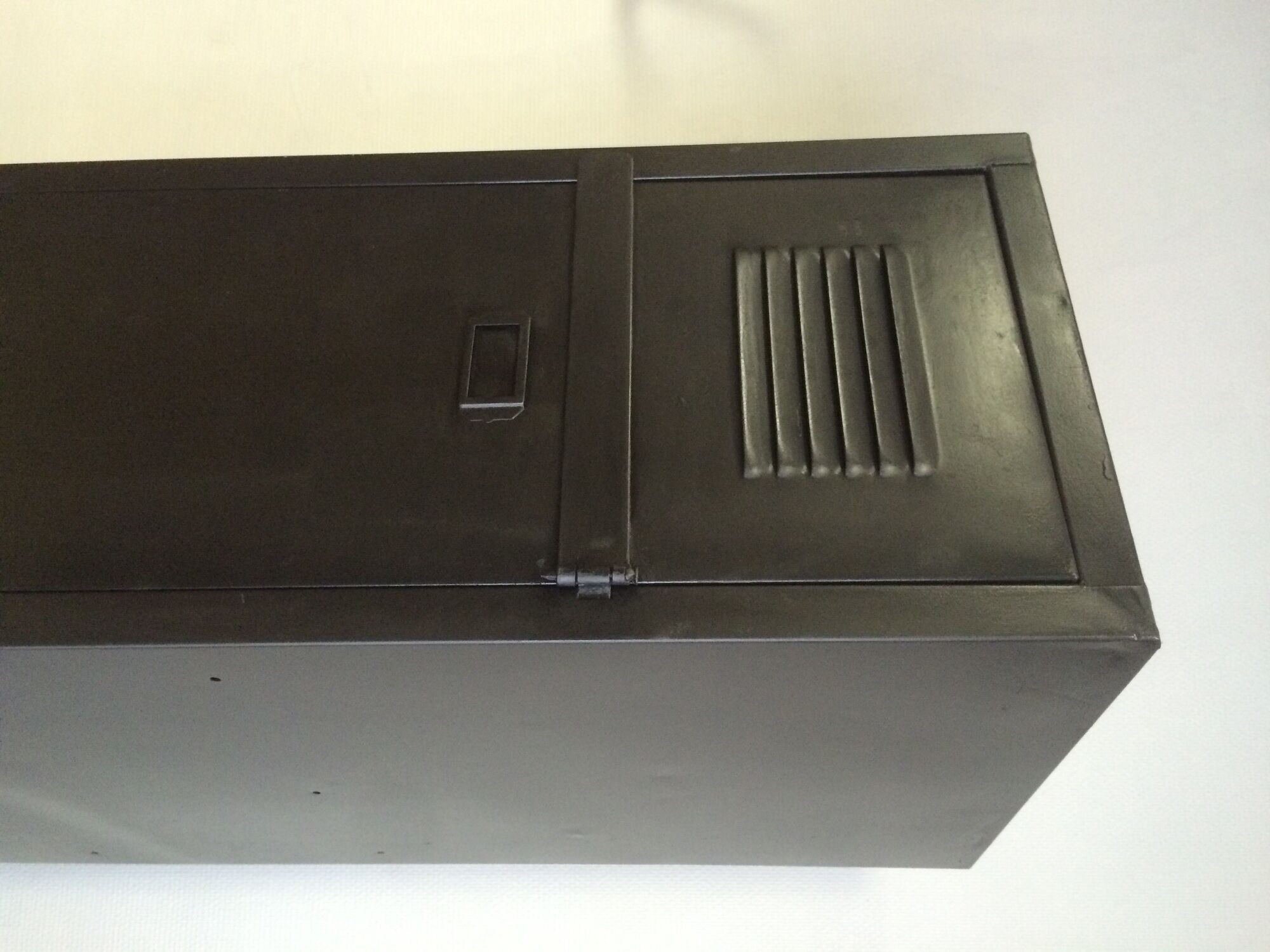 Steel industrial cloakroom with metal base
