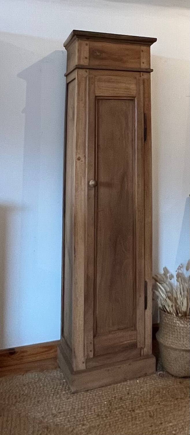 Small solid wood bonnet maker with a chic country feel