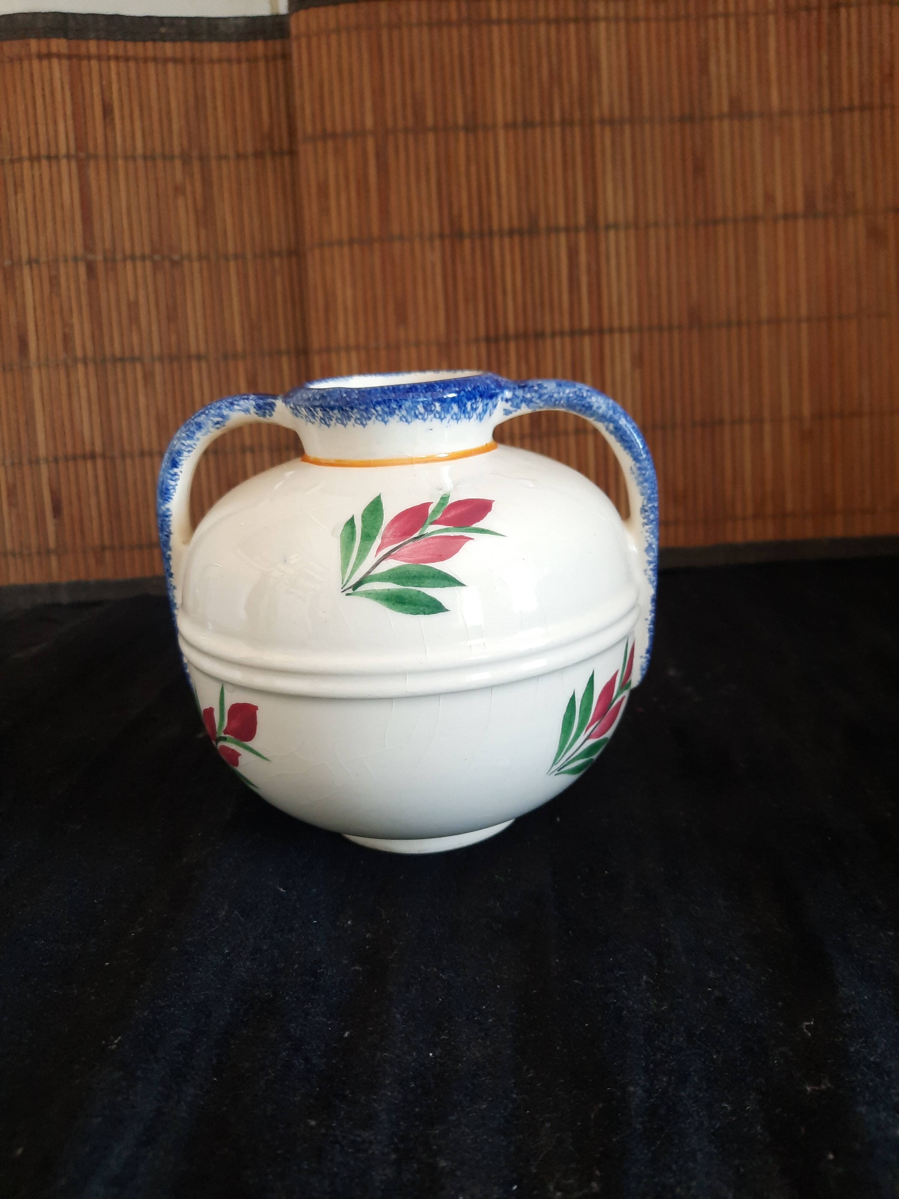 Vase boule 2 anses Henriot Quimper - Décor couple breton