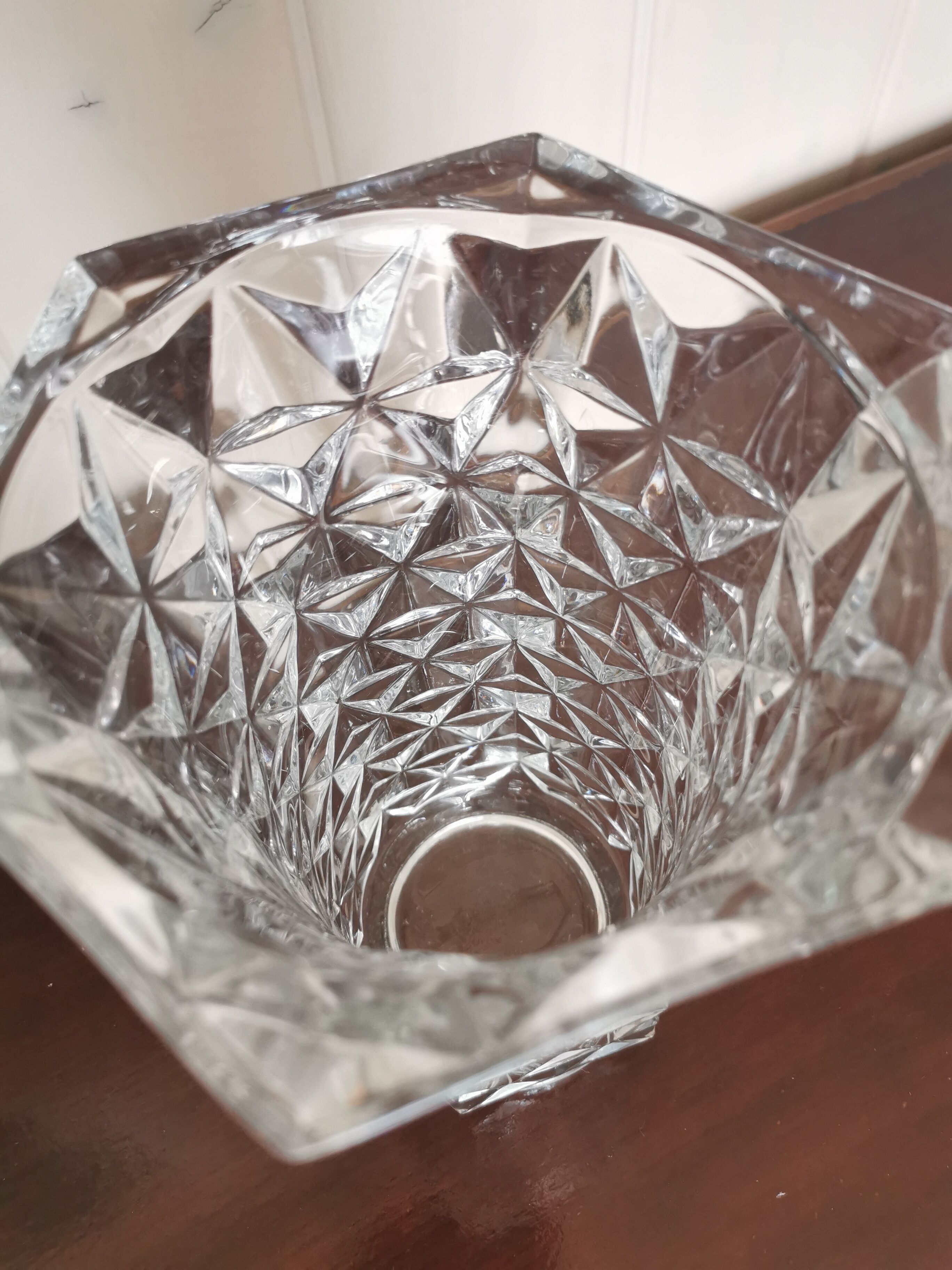 Chiseled glass vase pattern radiance