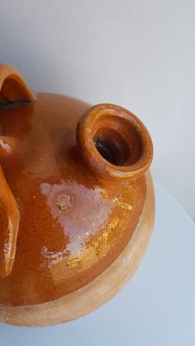 Oil jar in sandstone