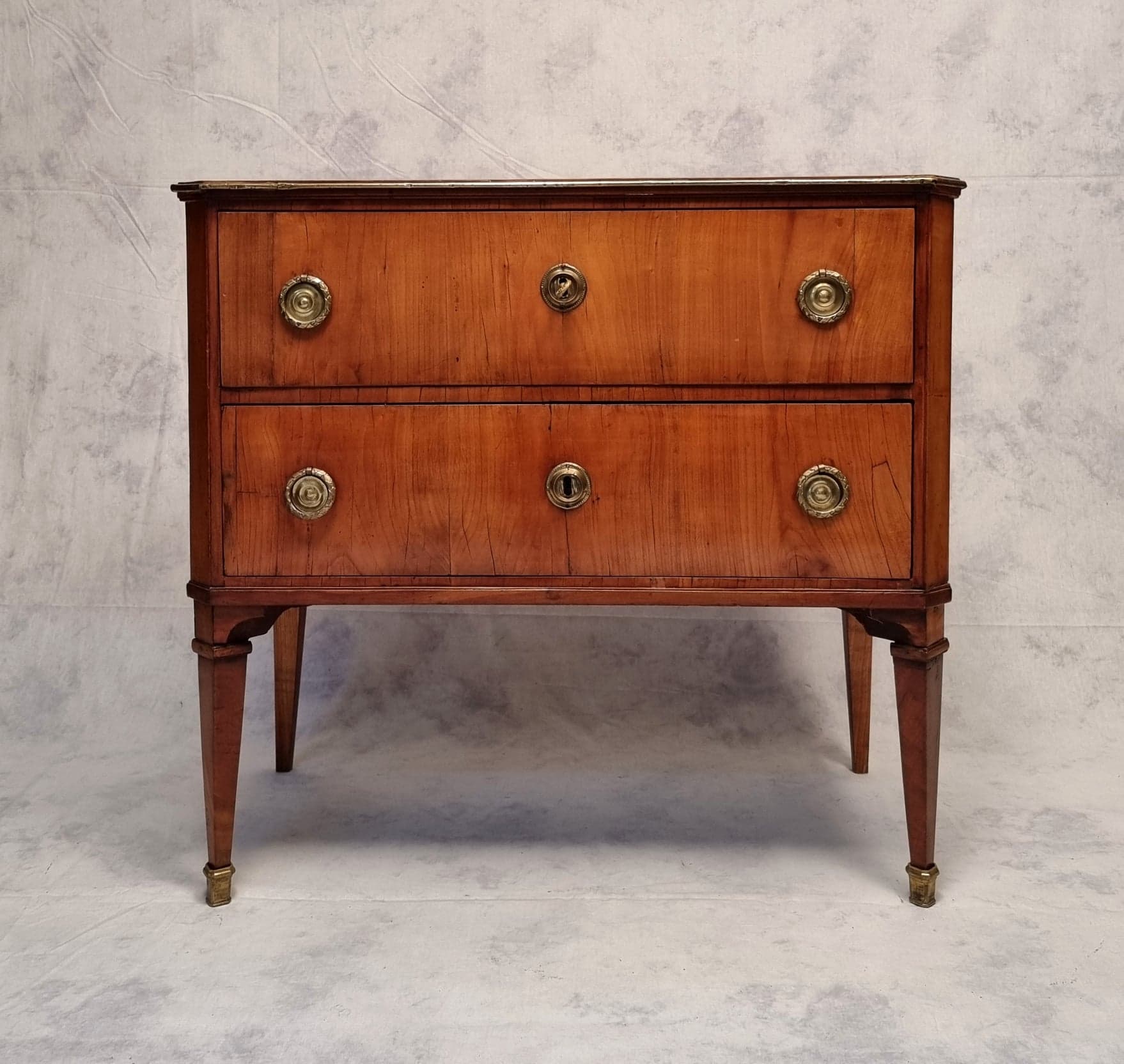 Commode Sauteuse period Louis XVI - Merisier - 18th