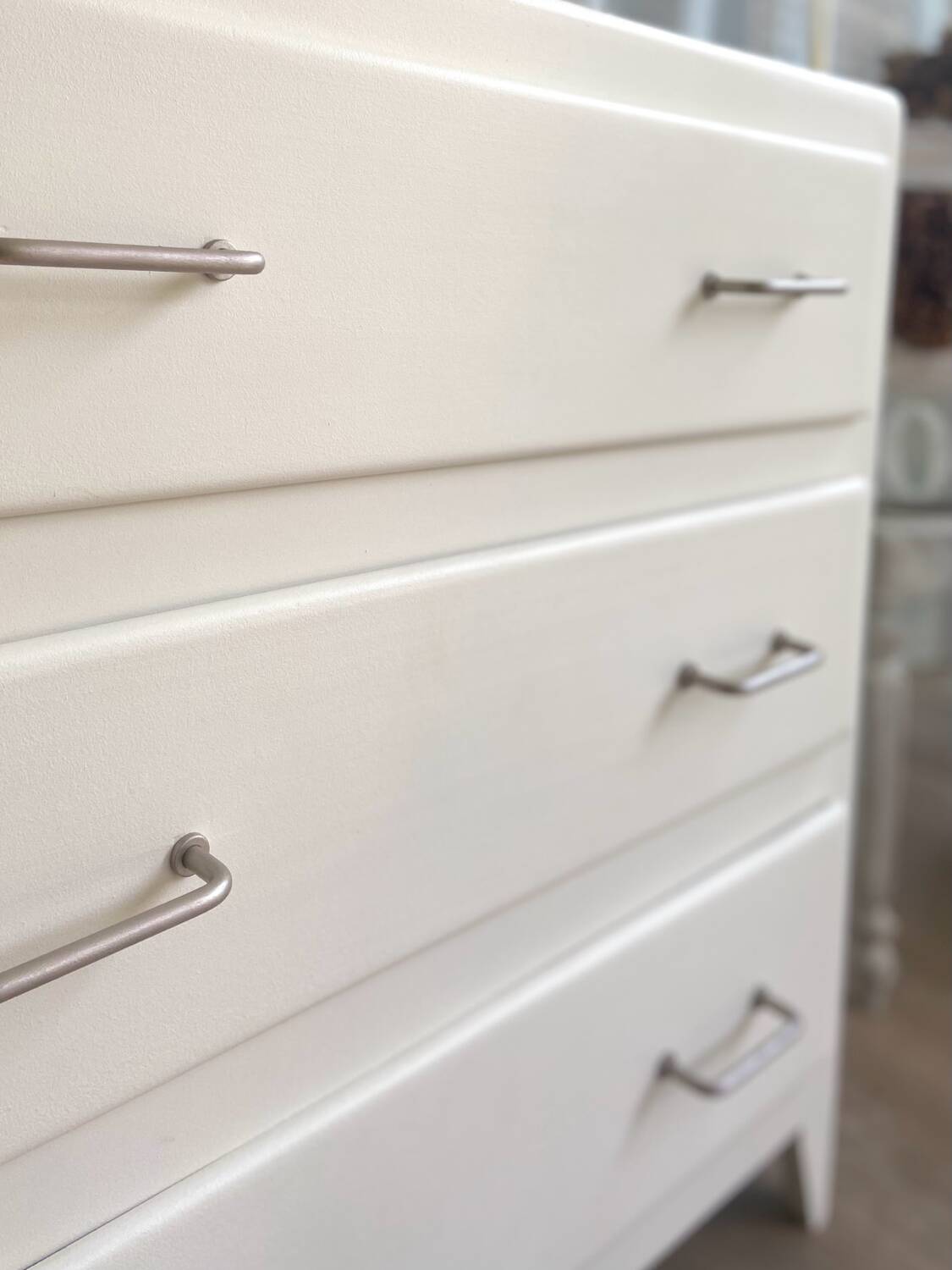 Antique chest of drawers