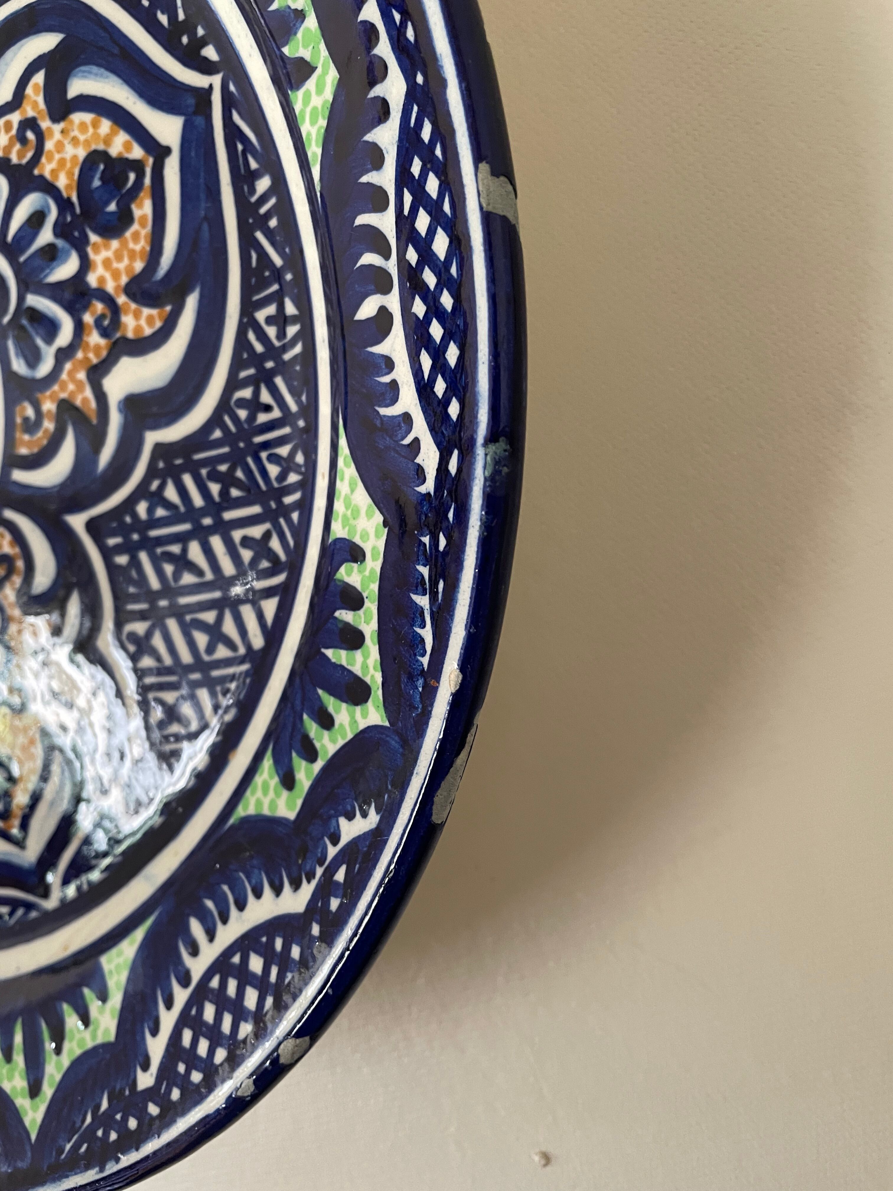 Ceramic dish signed Pascual Zorrilla