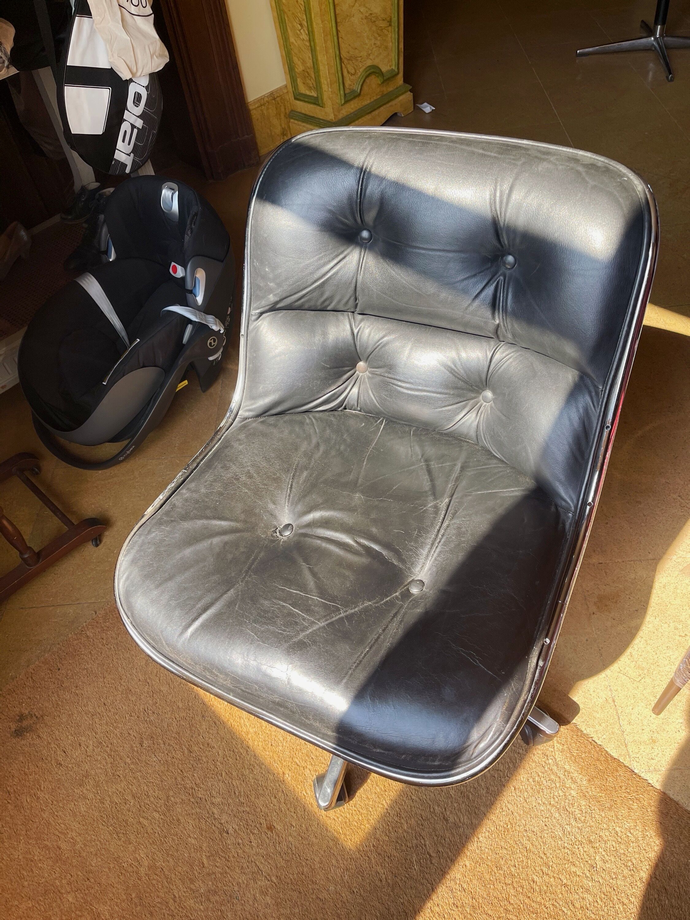 Fauteuil Exexcutive Chair de Charles Pollock édité par Knoll