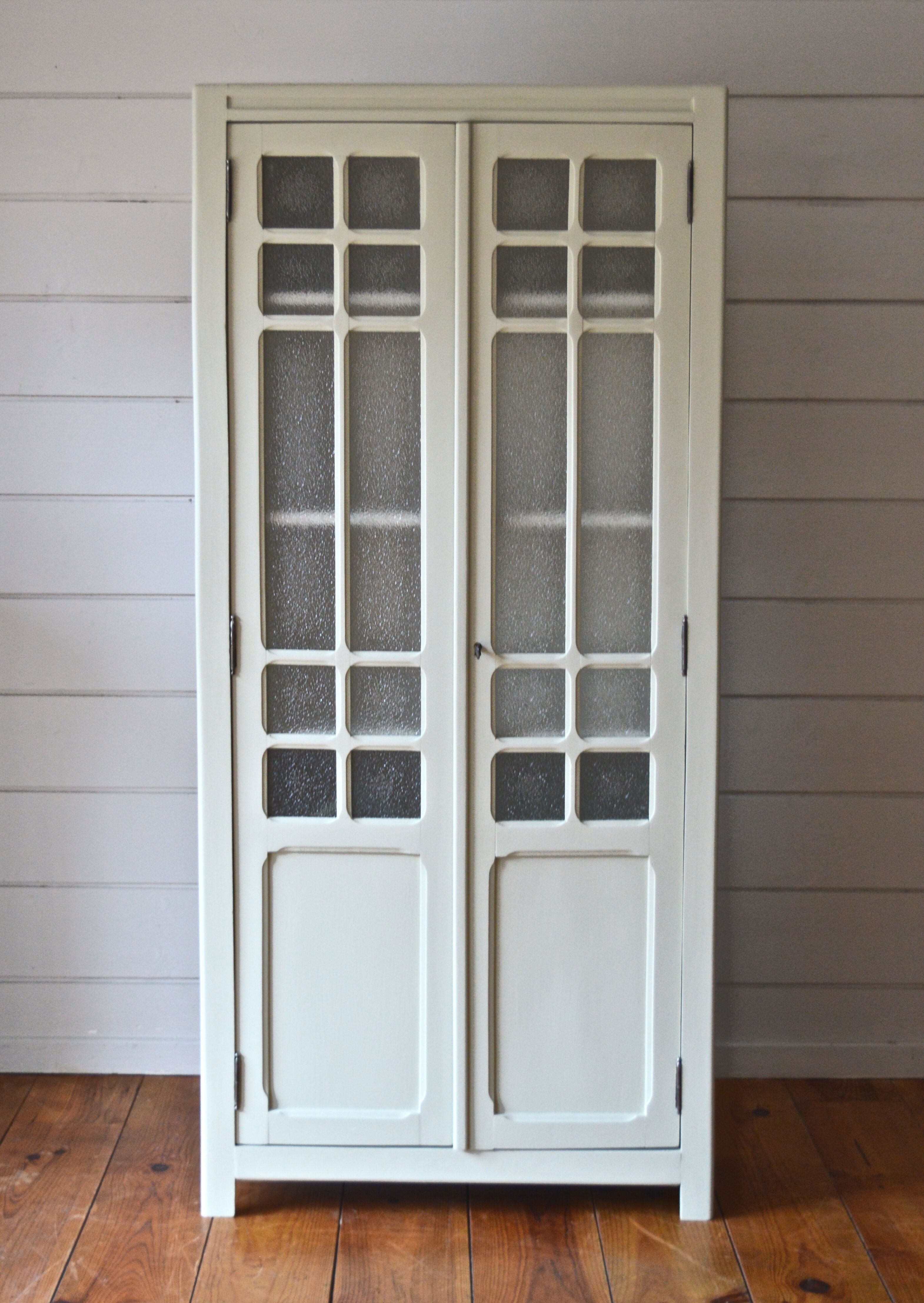 Armoire vitrée