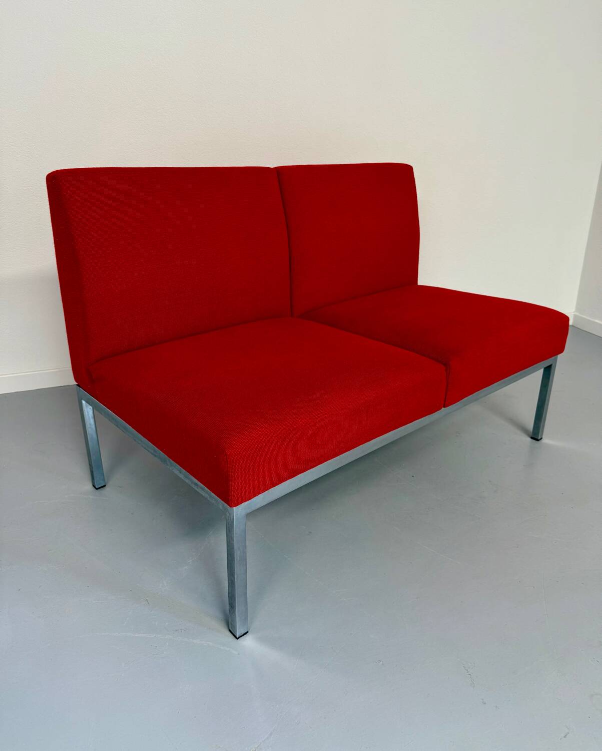 Vintage 2-seater sofa from the 70s, Artifort design, red