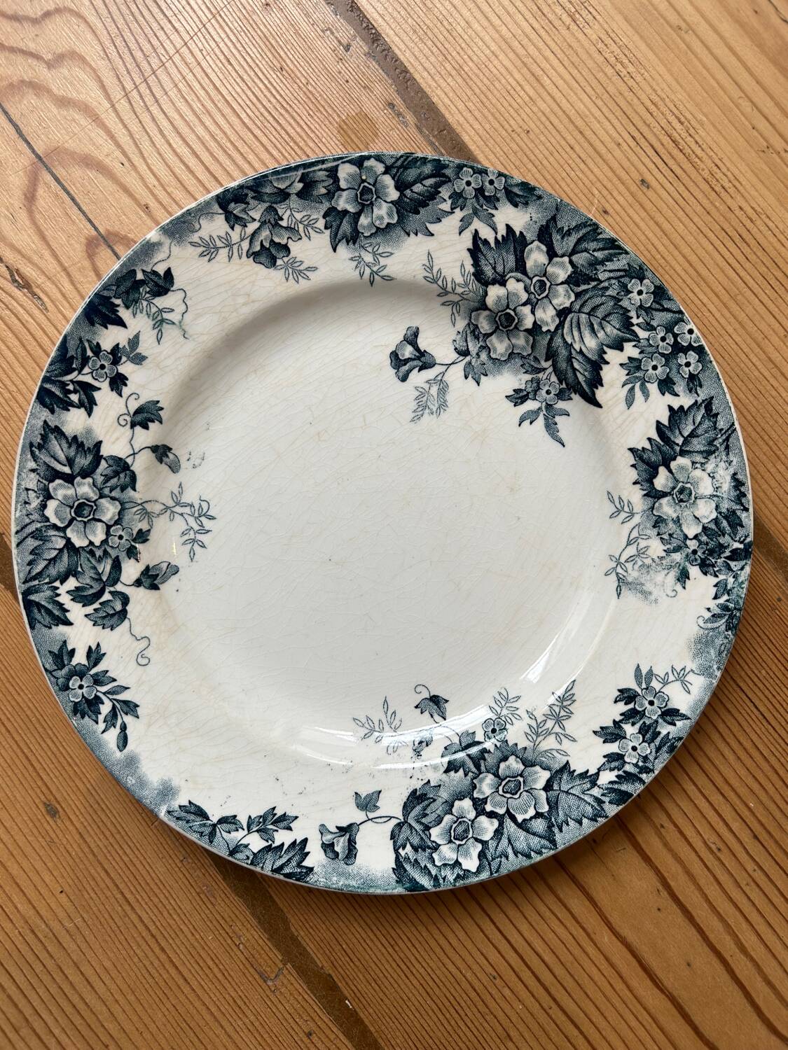 Set of 3 old flat plates Terre de Fer