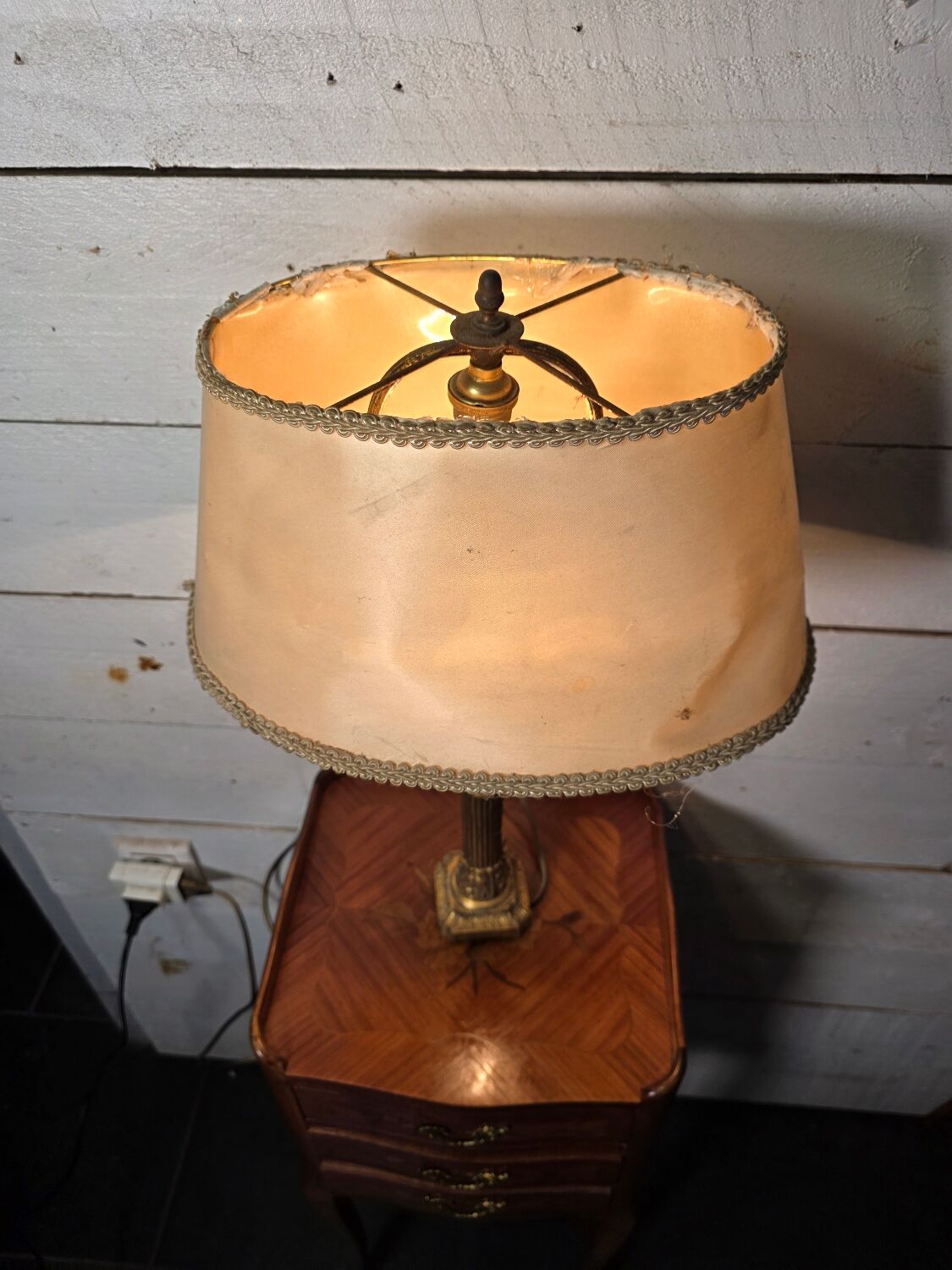 Empire style lamp in gilded bronze from the 19th century.