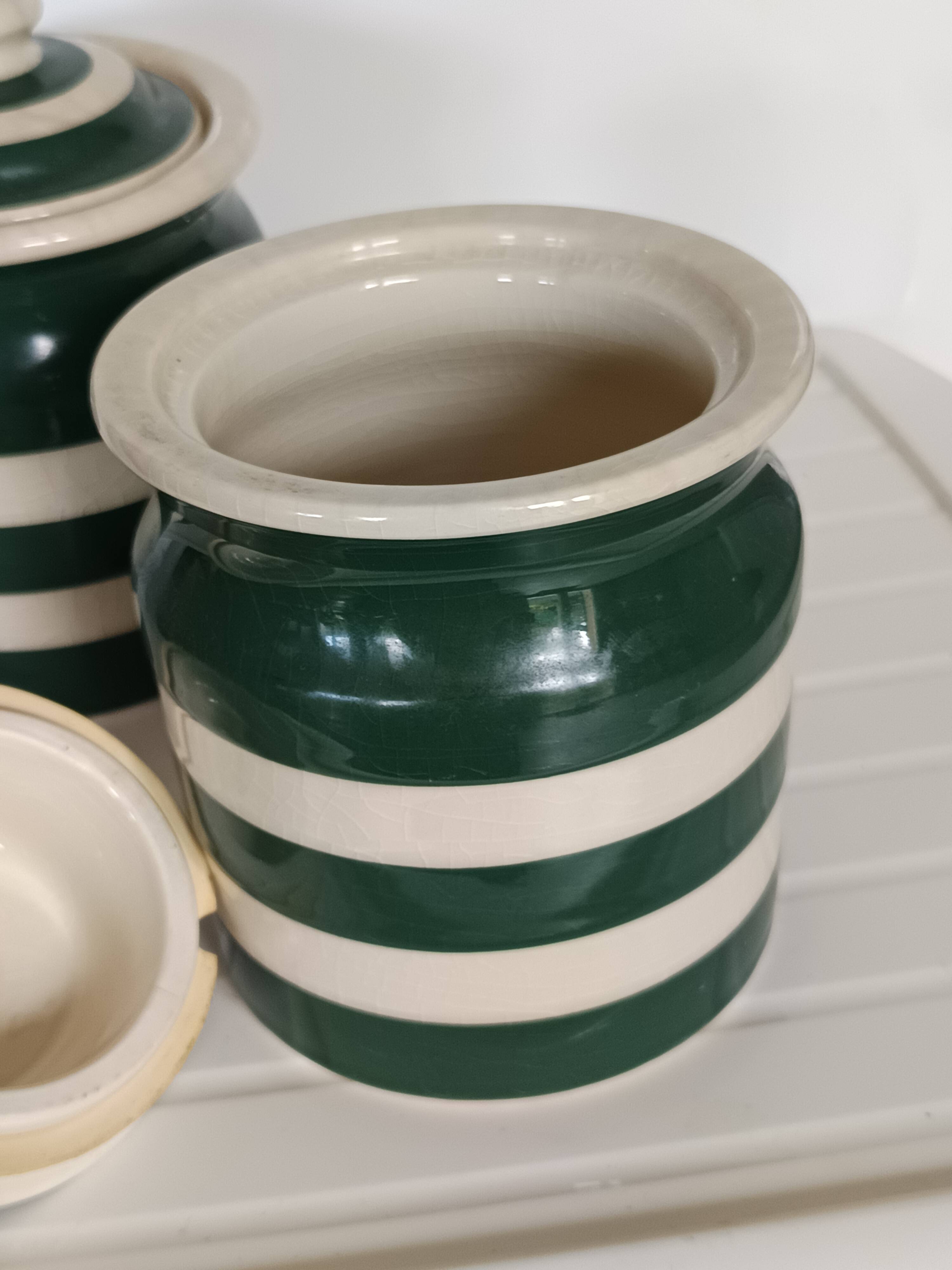 Pair of collector's English Cornishware pots with green stripes from the 1960s.