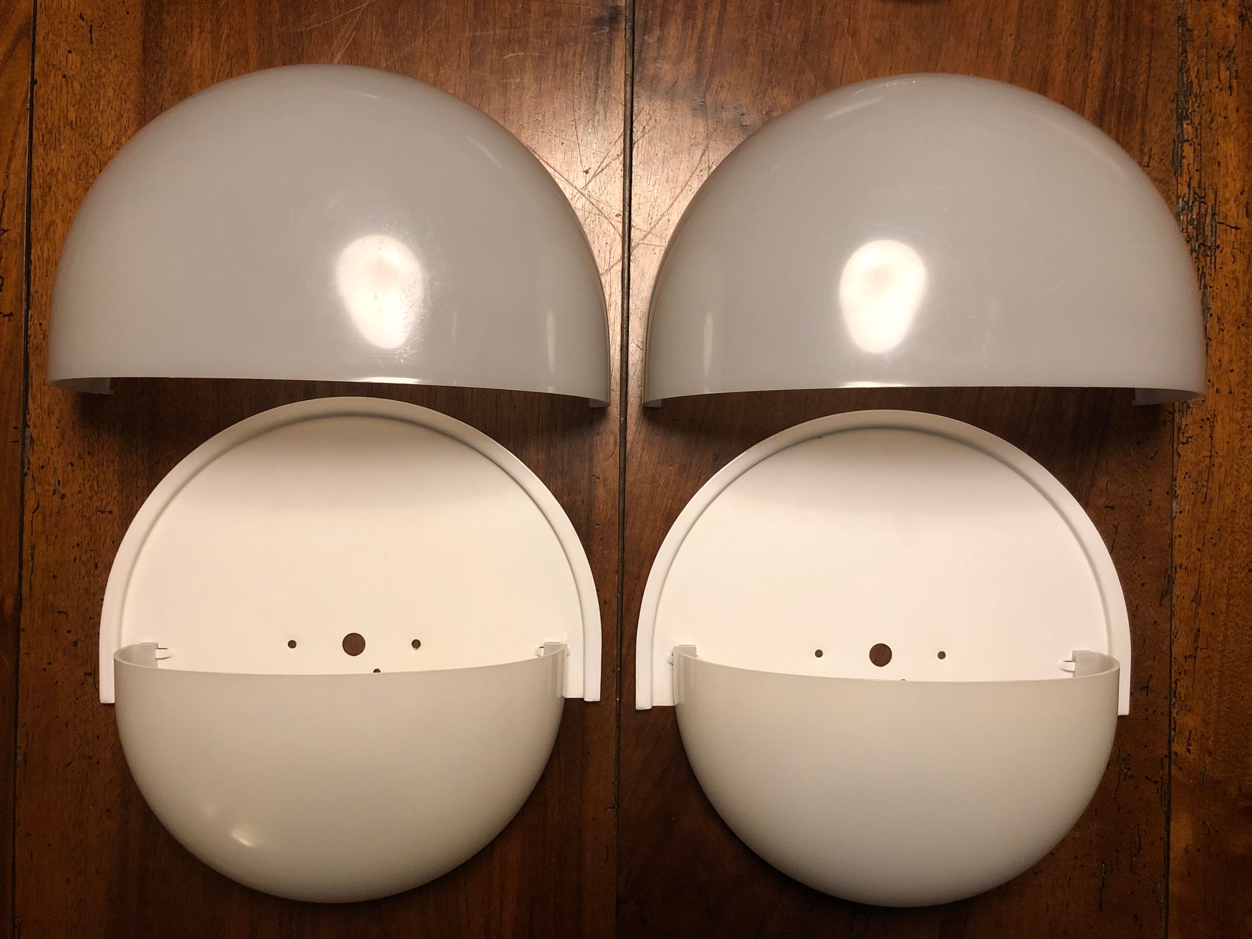 Pair of design wall lamps by Vico Magistretti for Artemide, 1970