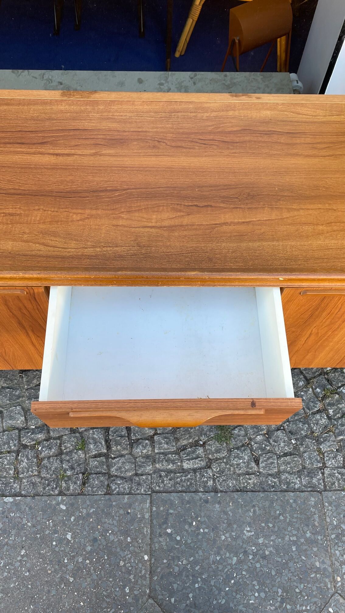 80s row with compass feet