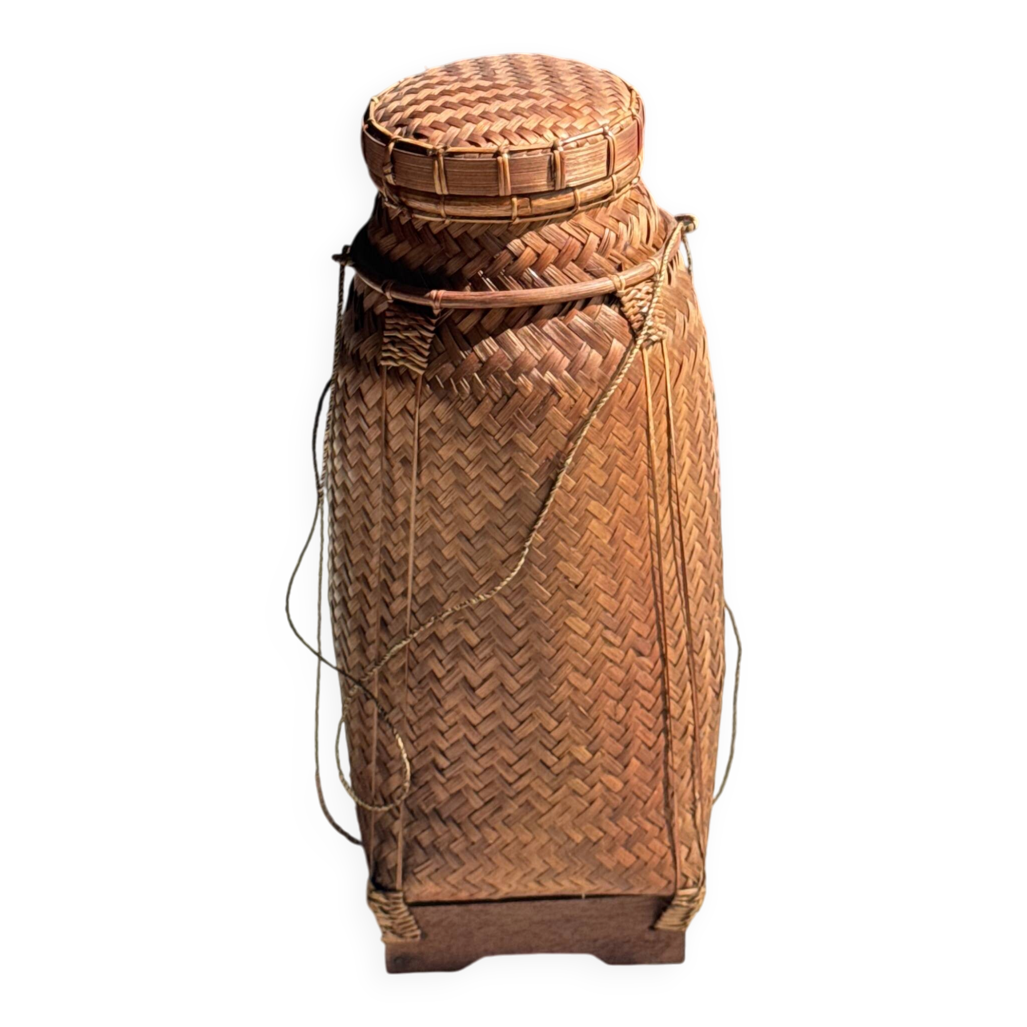 Small traditional Balinese basket with cords H47 D19 0.5kg