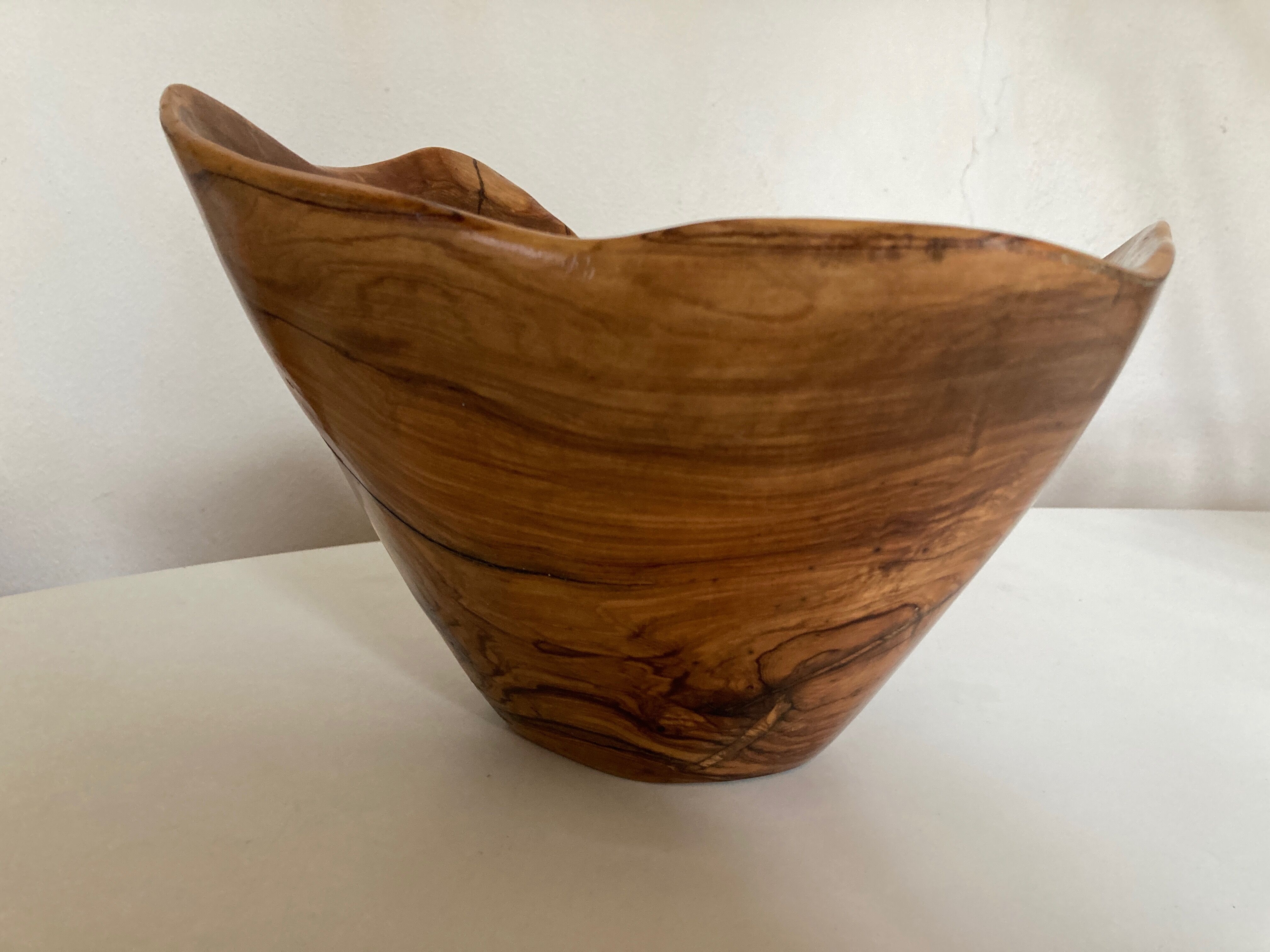 Saladier centre de table en bois d'olivier 1960 forme libre