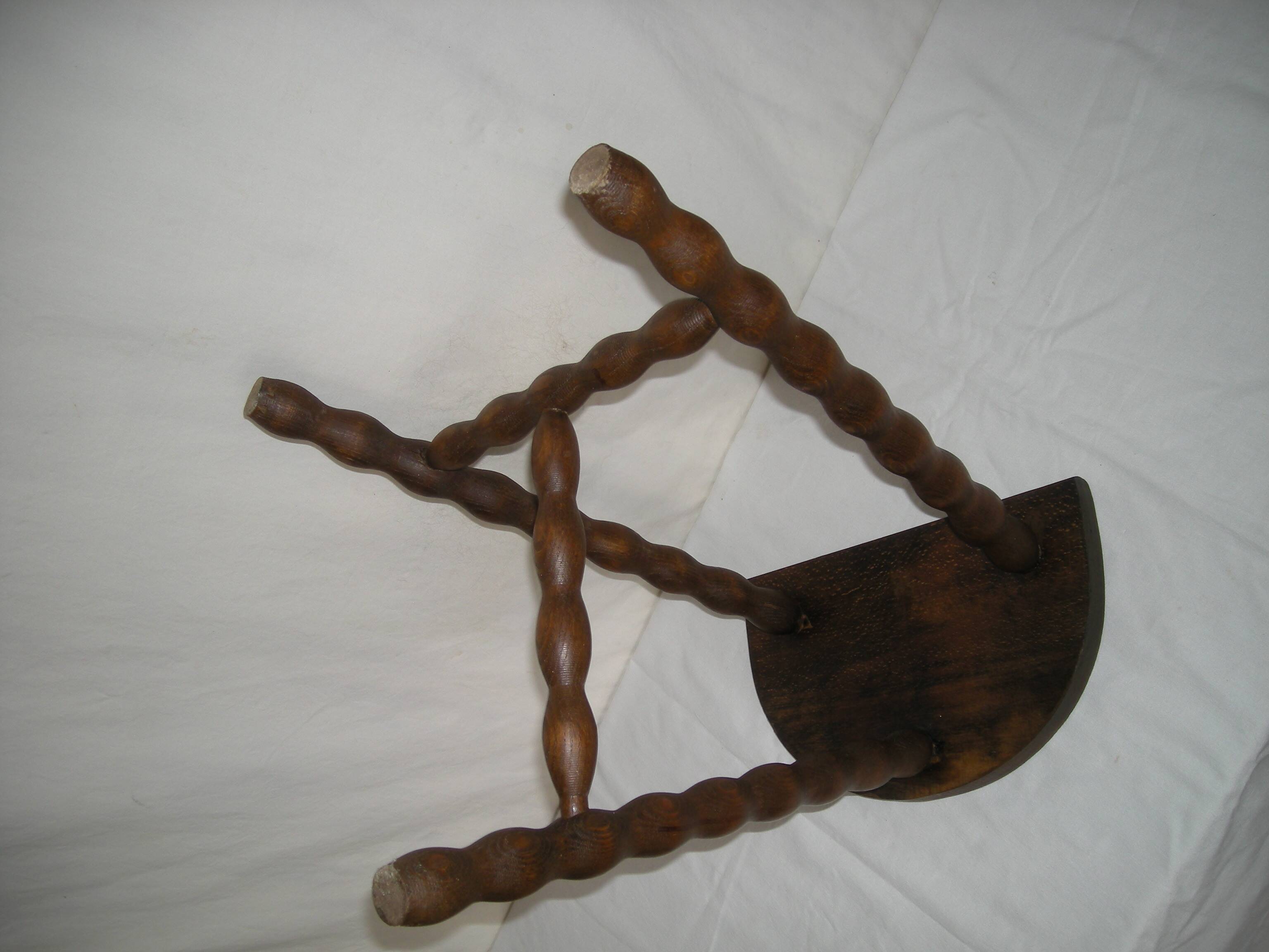 Country tripod stool