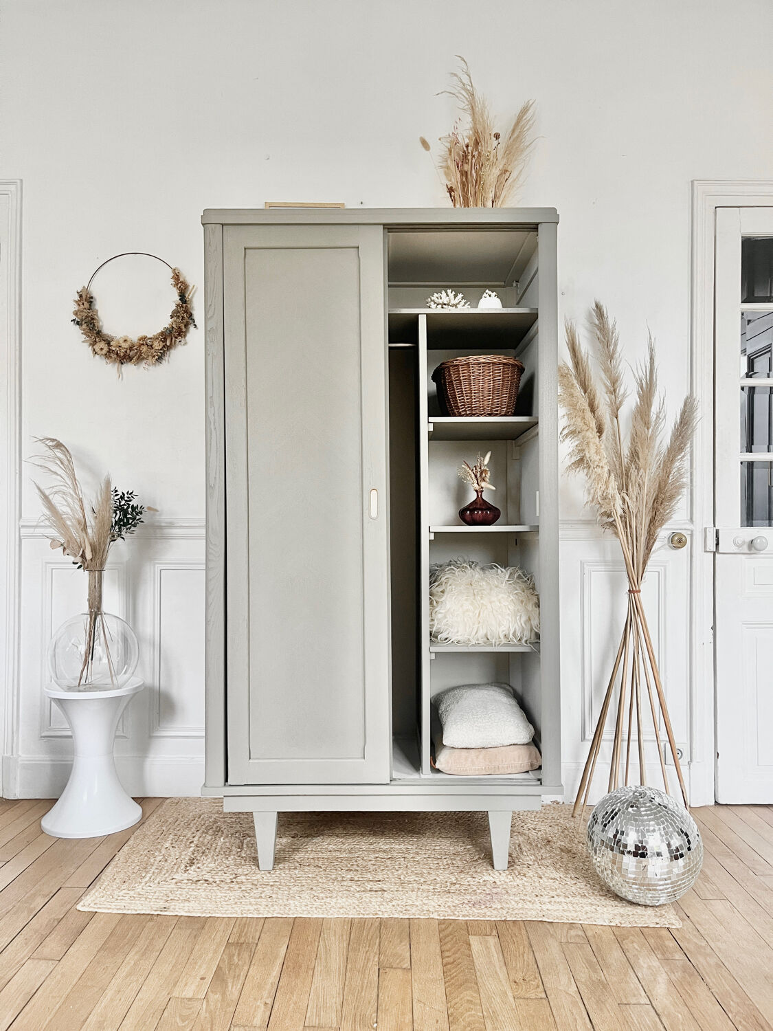 Sliding Parisian wardrobe