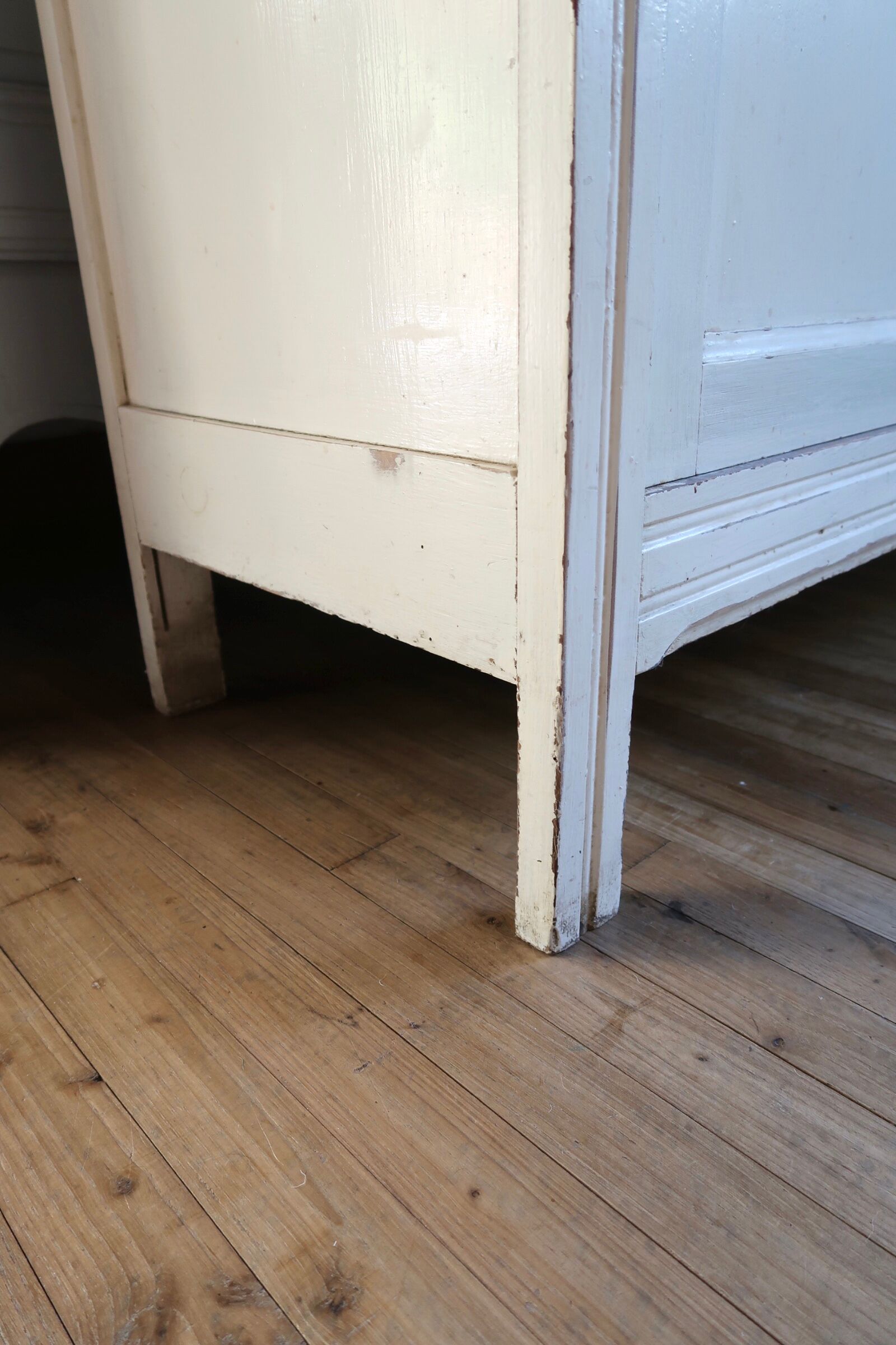 Parisian buffet in white wood