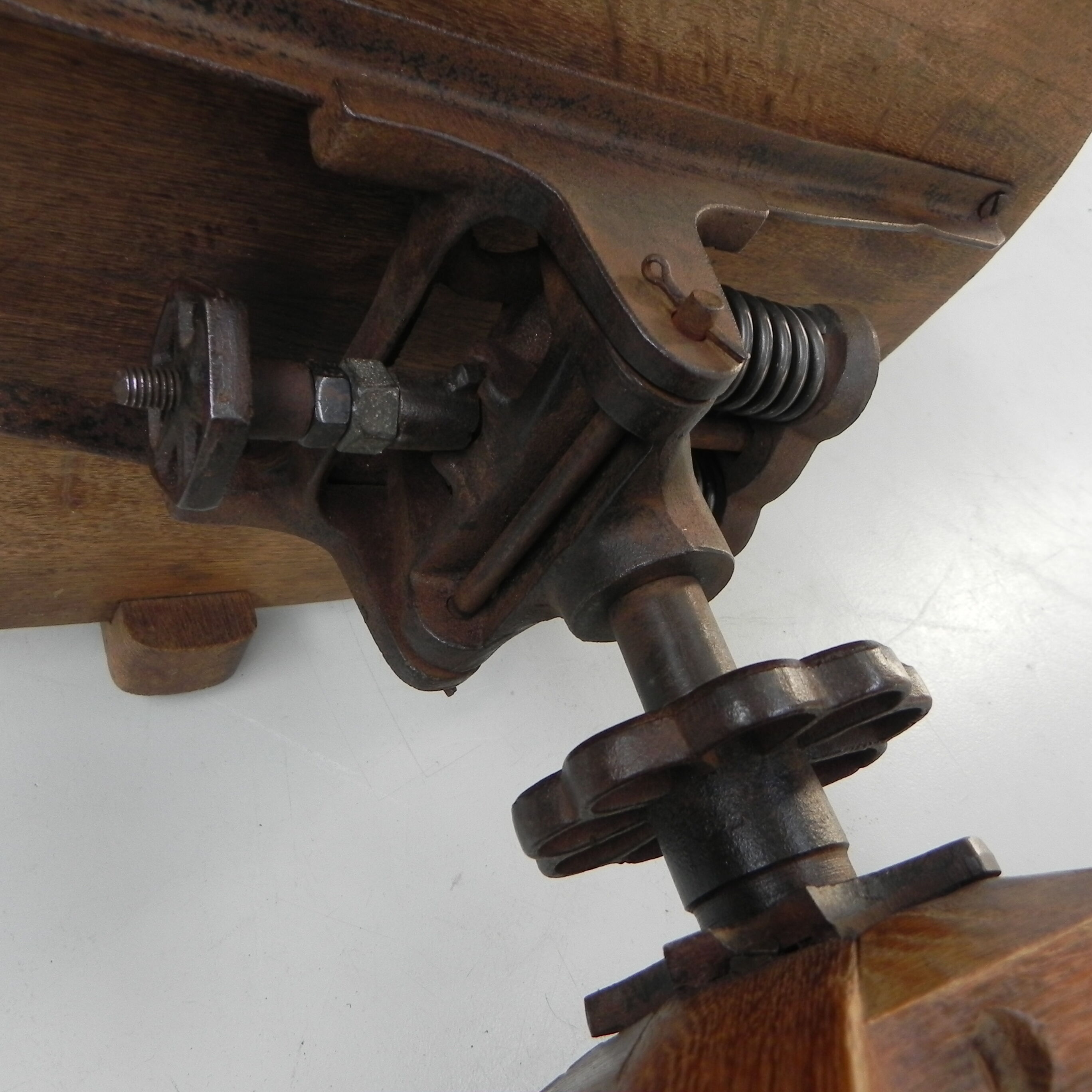 Oak office chair with spring mechanism and armrests