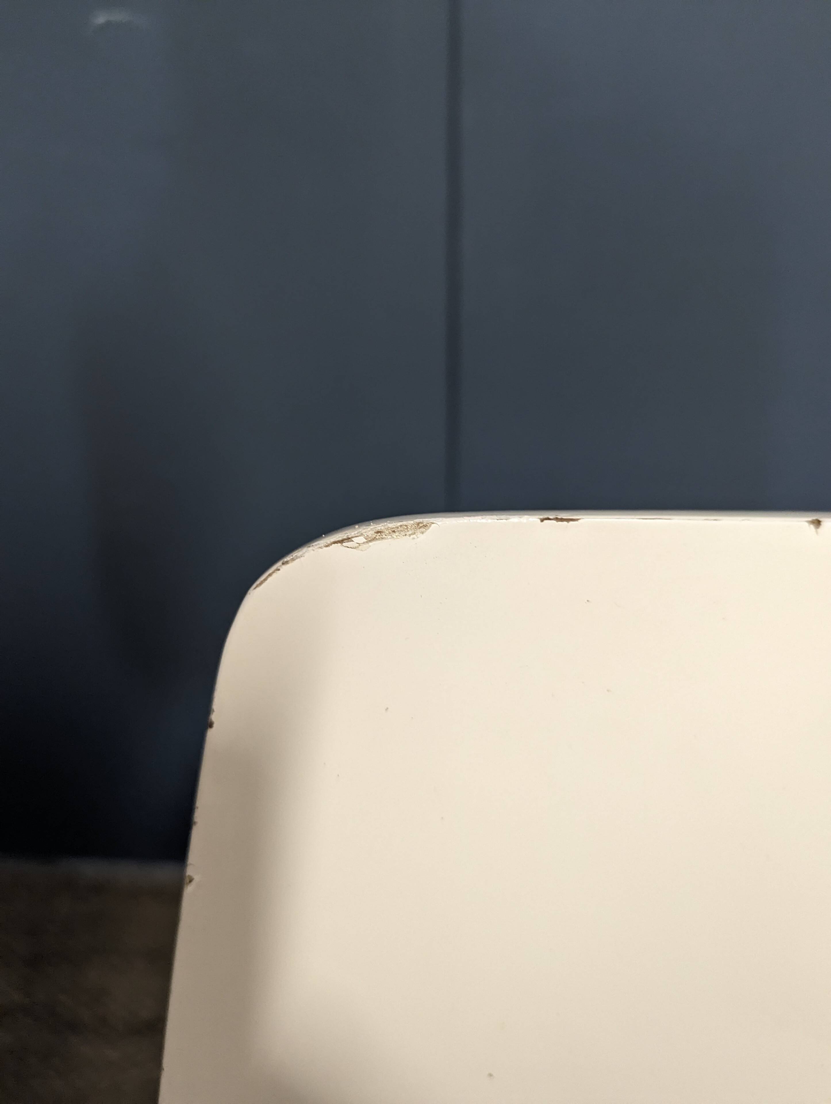 4 chaises blanches