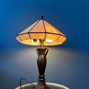 Lampe de table Tiffany Art déco en vitrail violet