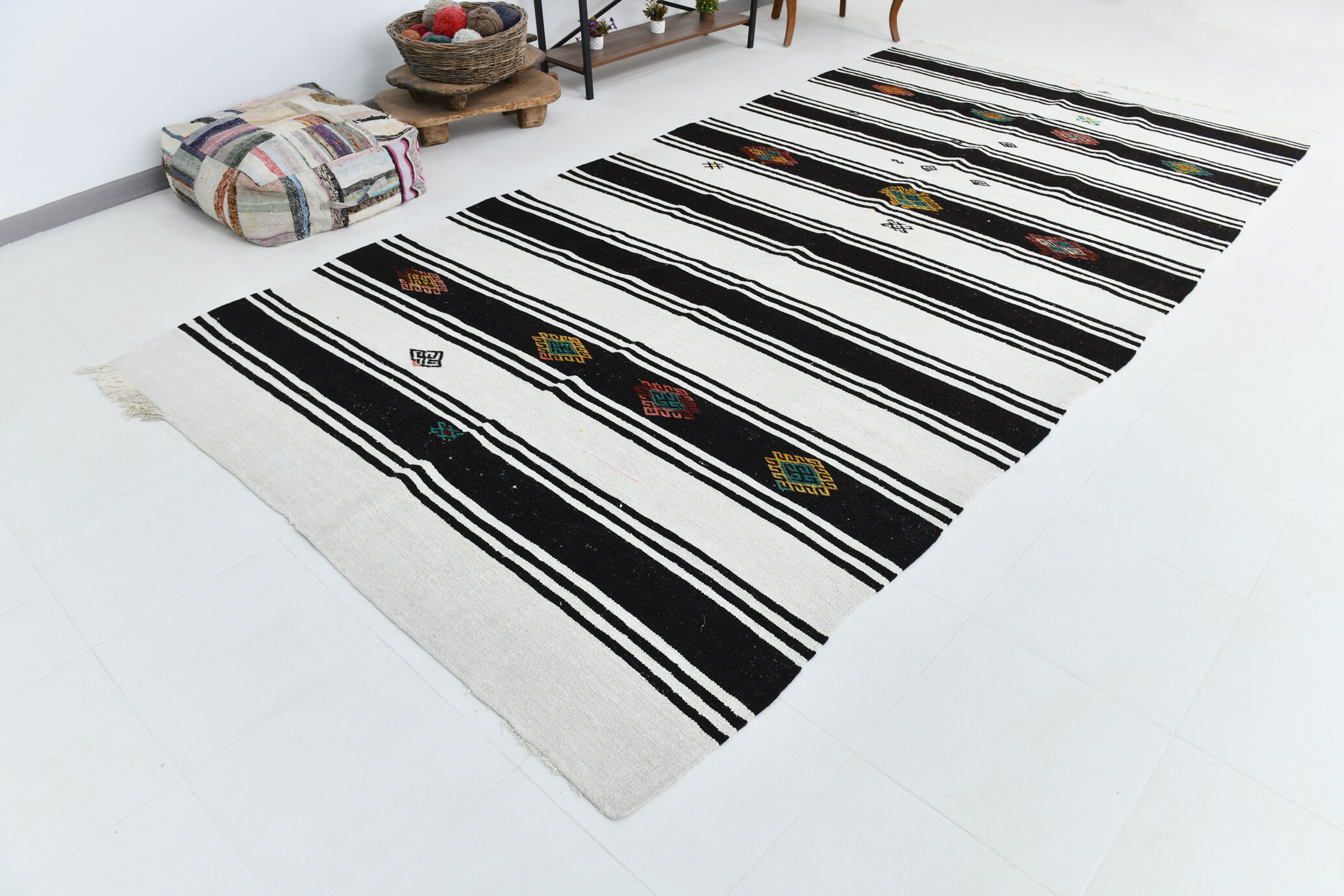 6x13 White & Black Hemp Carpet, 202x404Cm