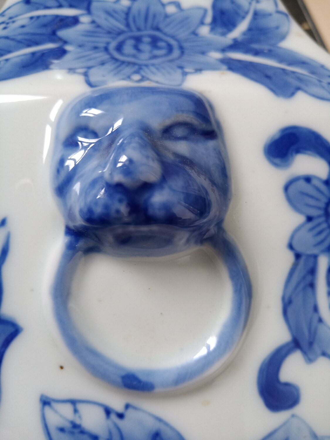 Asian vase shape baluster floral decoration handle Lion's head