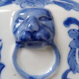 Asian vase shape baluster floral decoration handle Lion's head