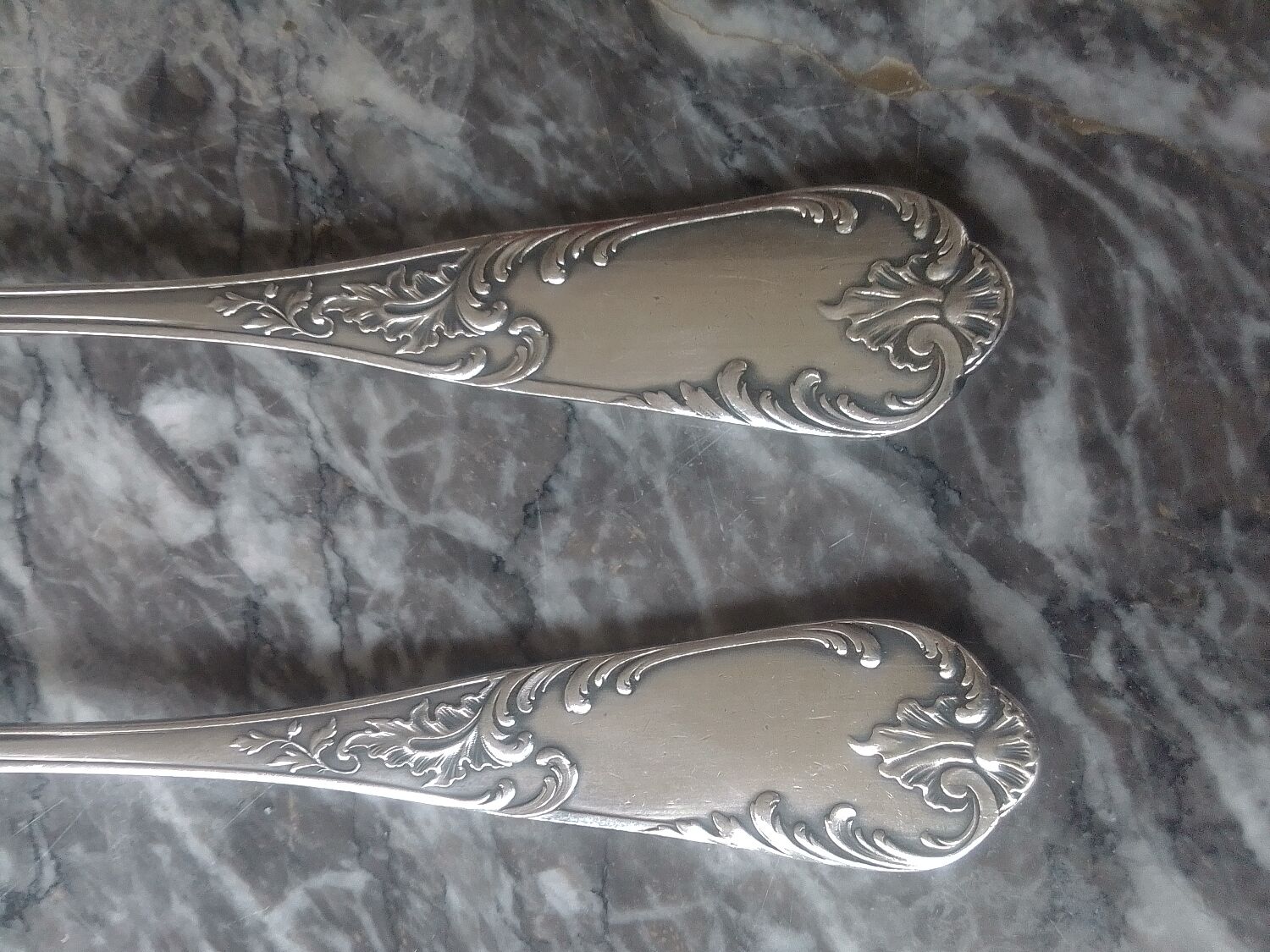 Silver metal salad cutlery