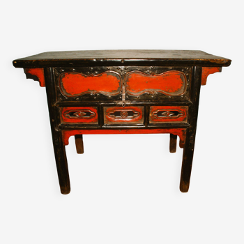 Small old storage unit in 19th century Shanxi red lacquer