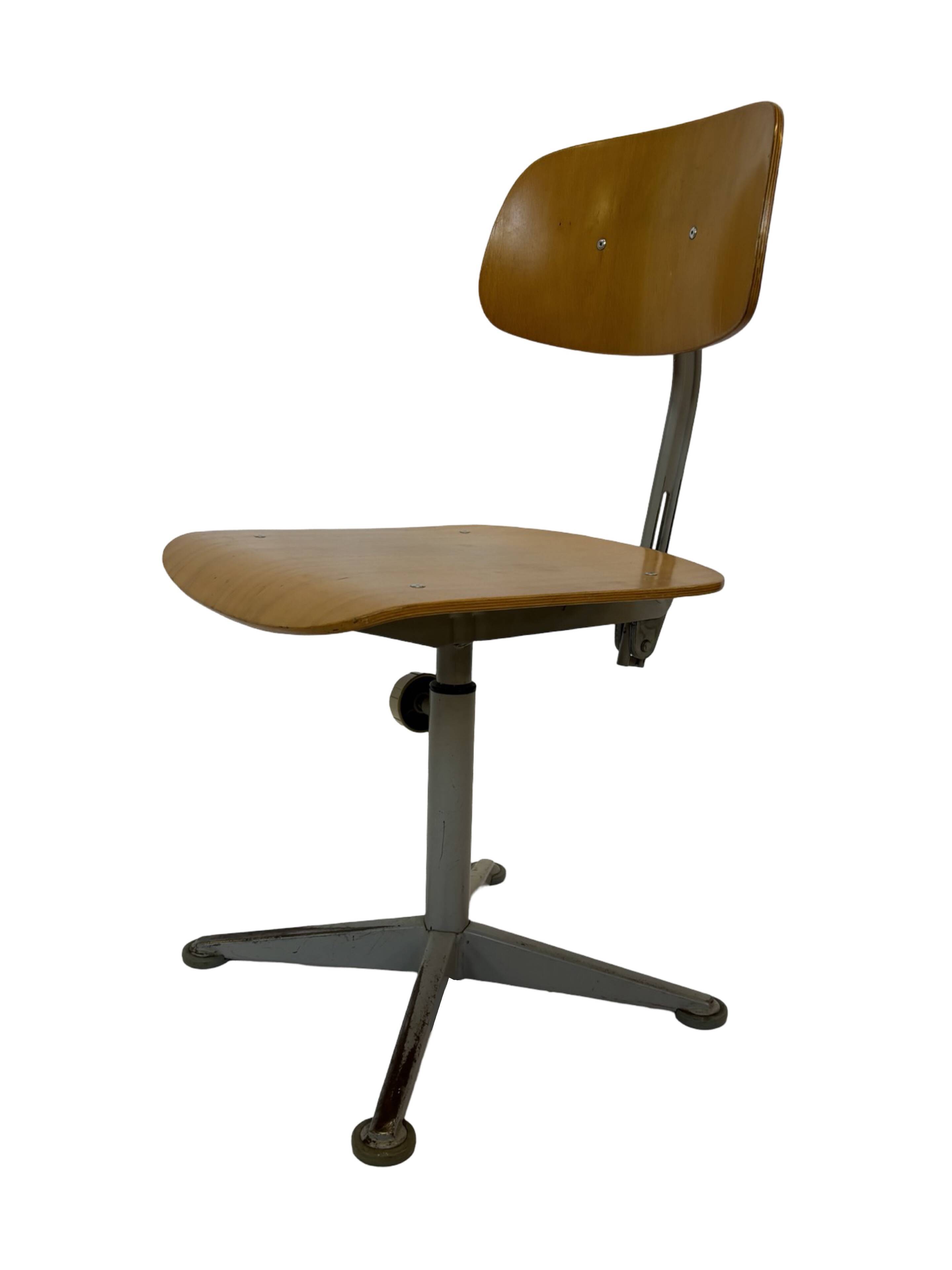 Vintage Friso Kramer work chair from Ahrend de Cirkel dutch design