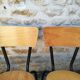 Chaises d'écolier vintage