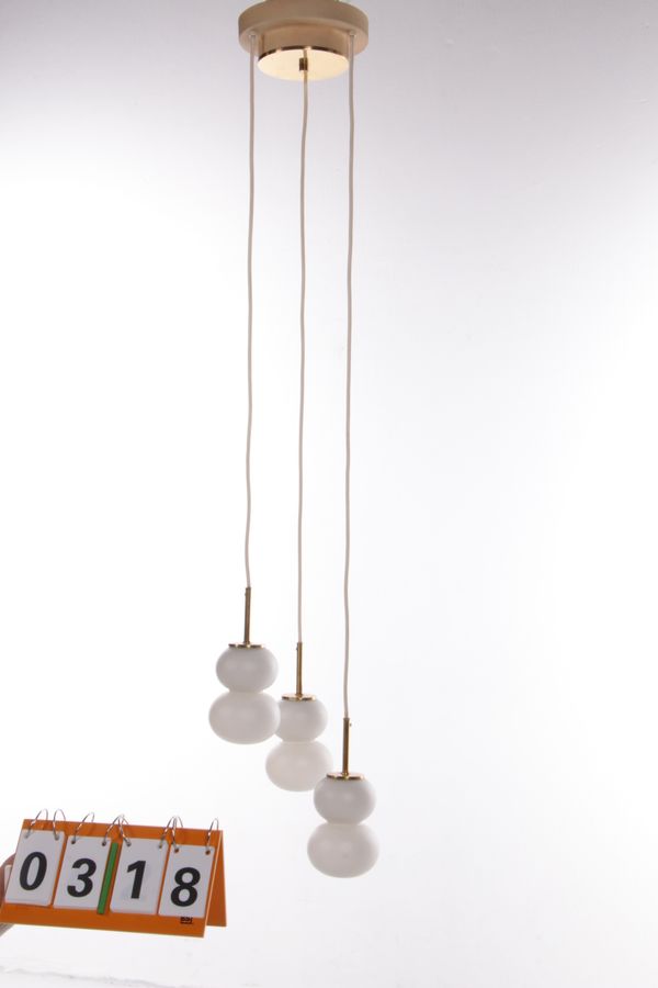 Suspension vintage avec trois sphères en verre opale, 1960 Allemagne