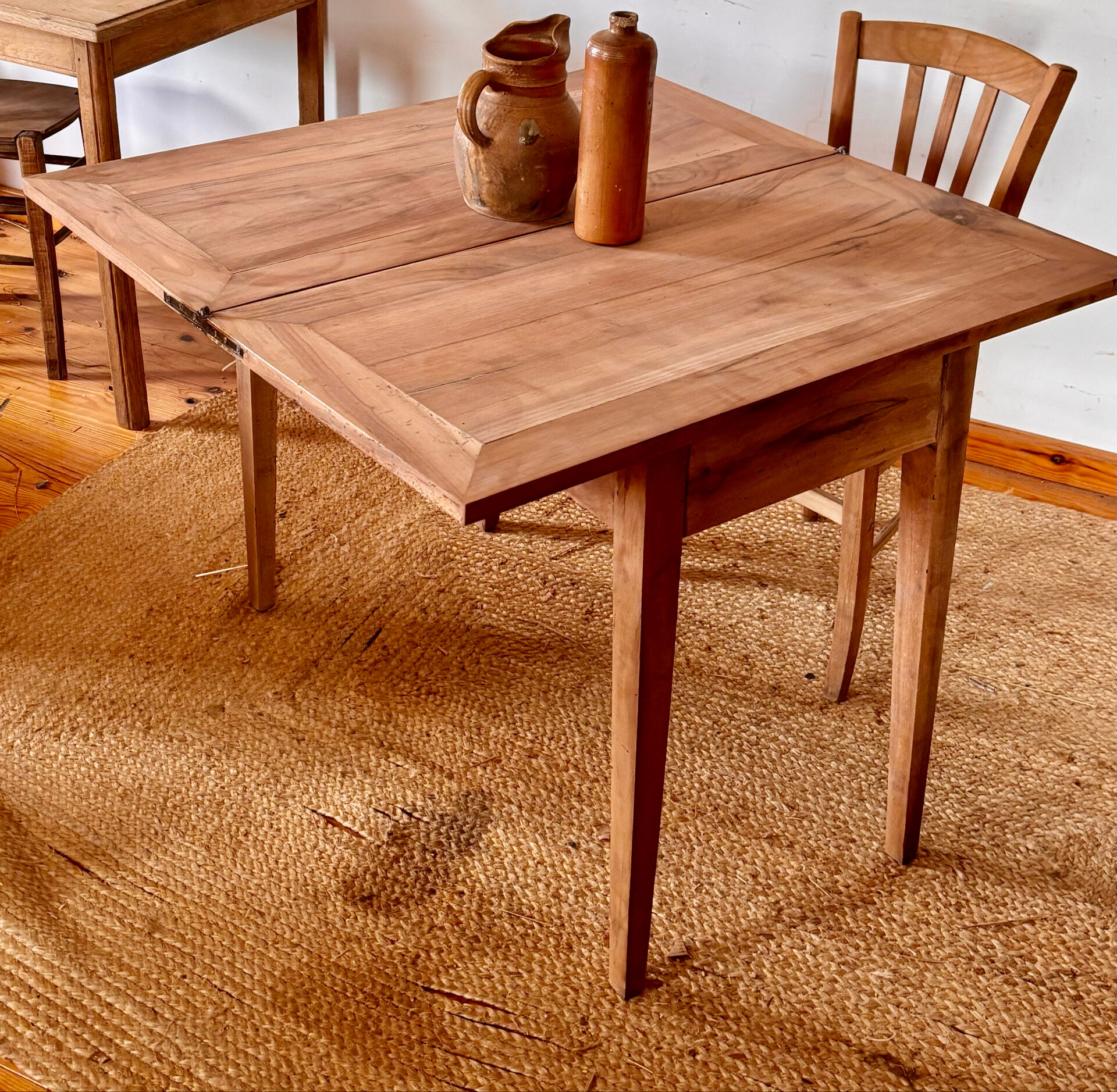 Table portefeuille ancienne extensible en bois massif brut