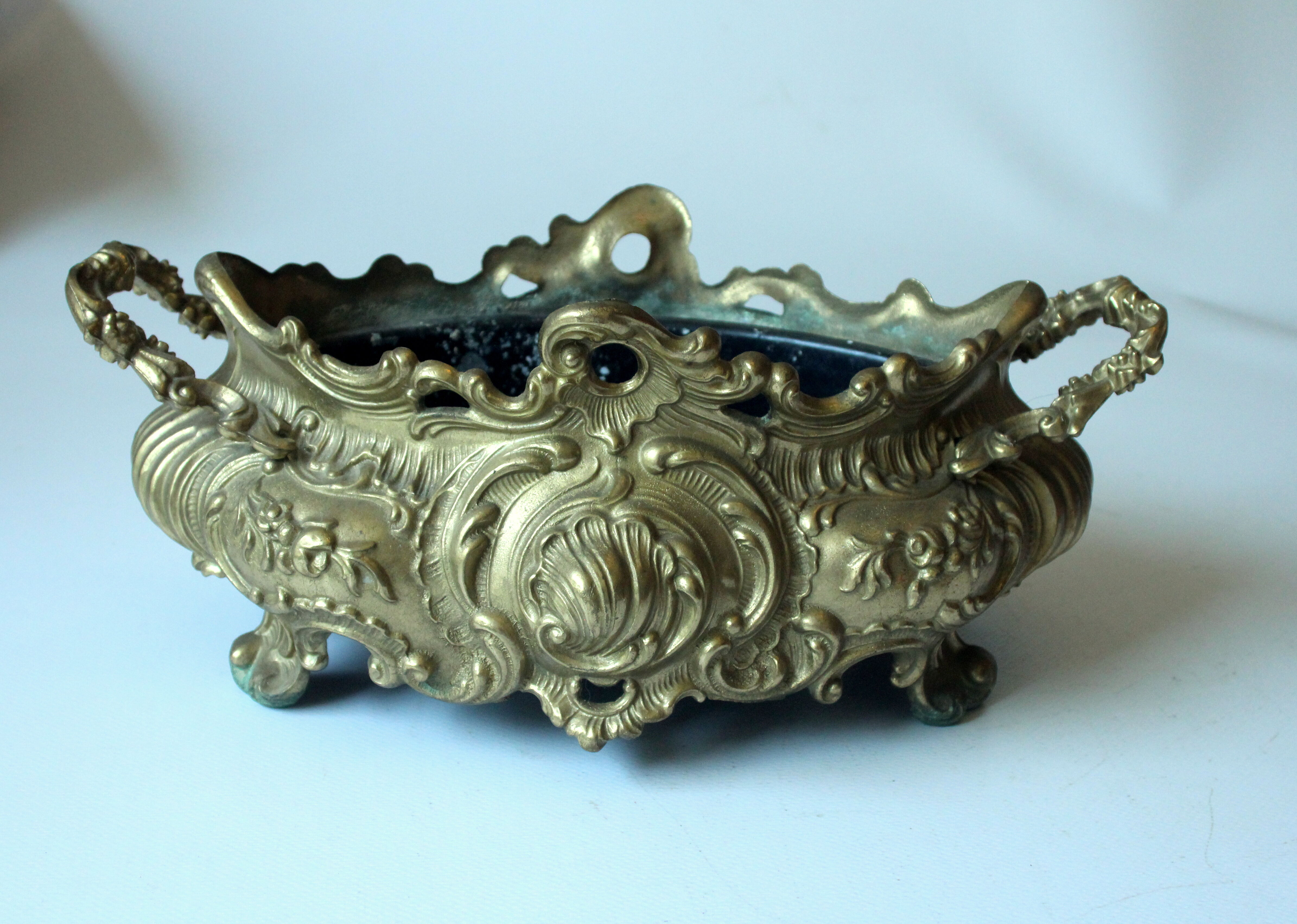 1900s Art Nouveau solid brass Jardinière with metal insert