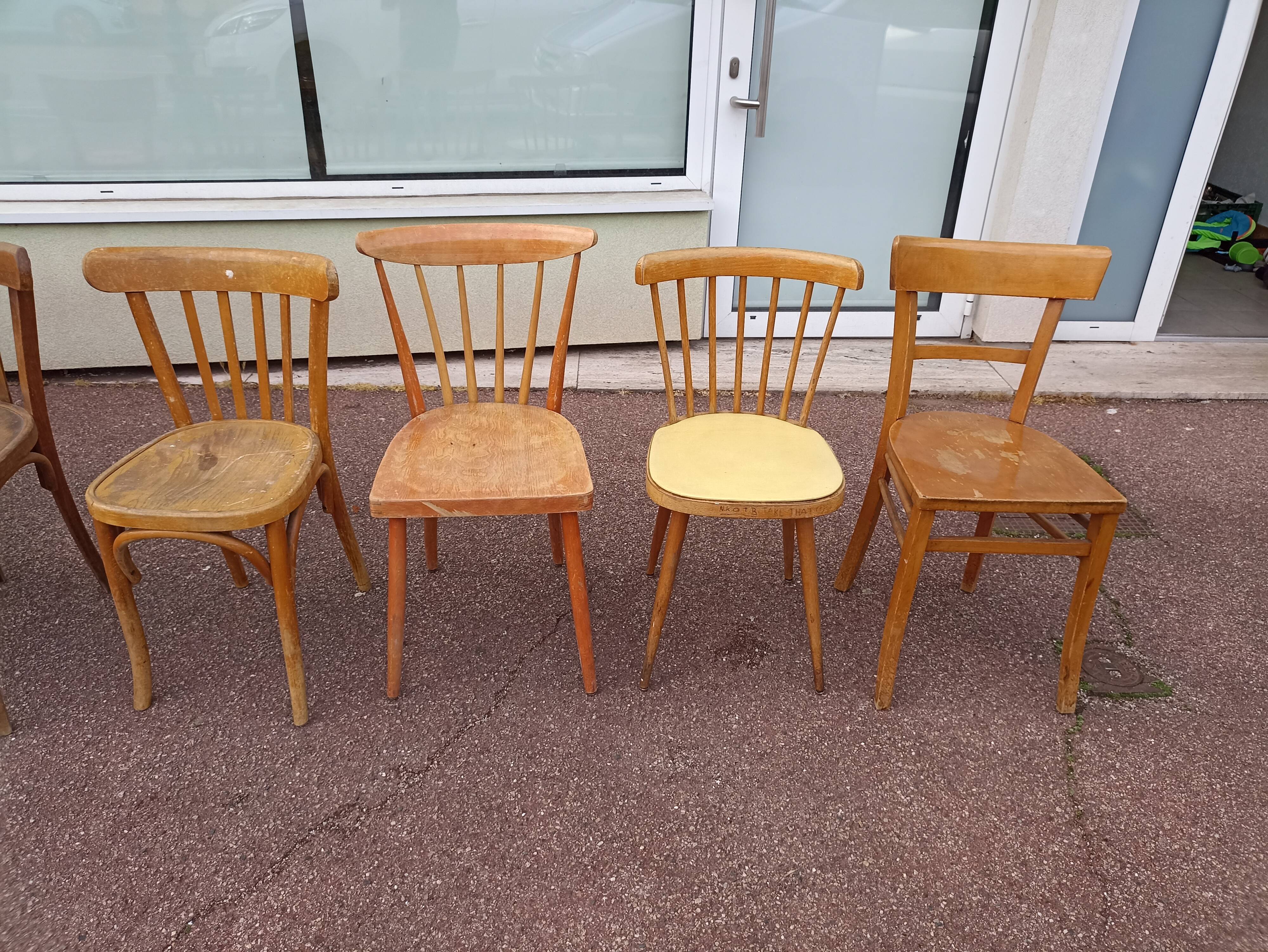 Set of 8 mismatched wooden bistro chairs - vintage